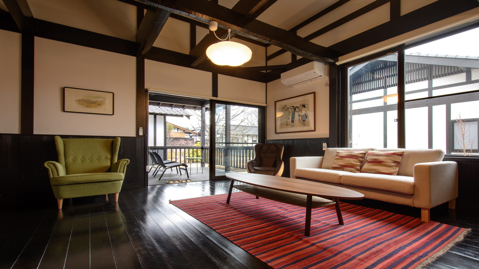 A detached building with a living room for "Yushichi" or "Bunzo"