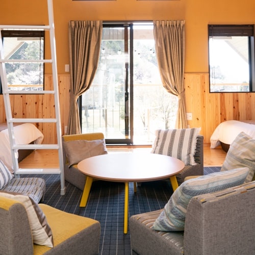 [Villa] The first floor is finished with an open deck, allowing you to enjoy your meals at your leisure.