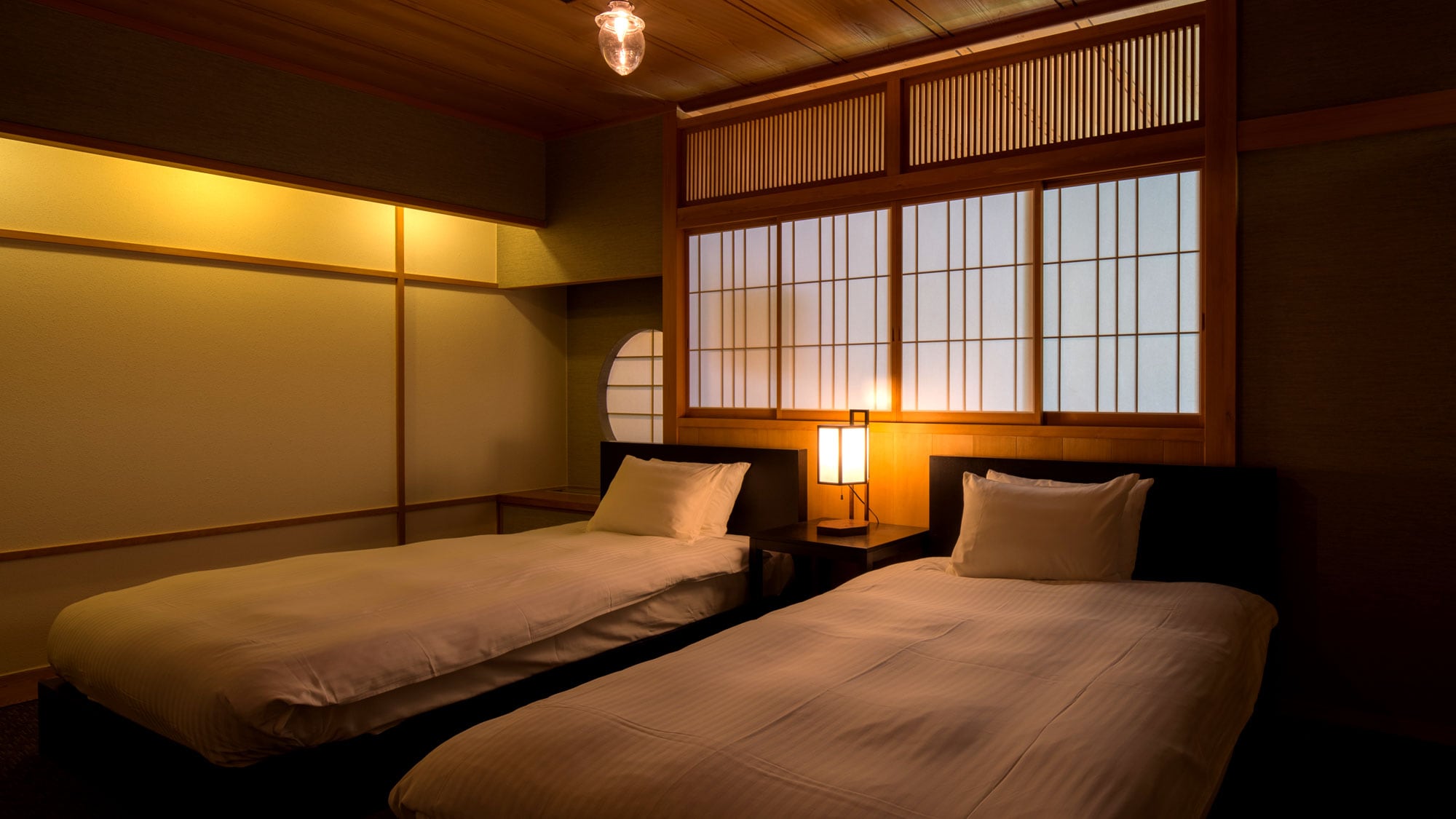 [Kashotei Five-star Japanese-Western style special room on the top floor overlooking the old pine trees (with open-air bath)]