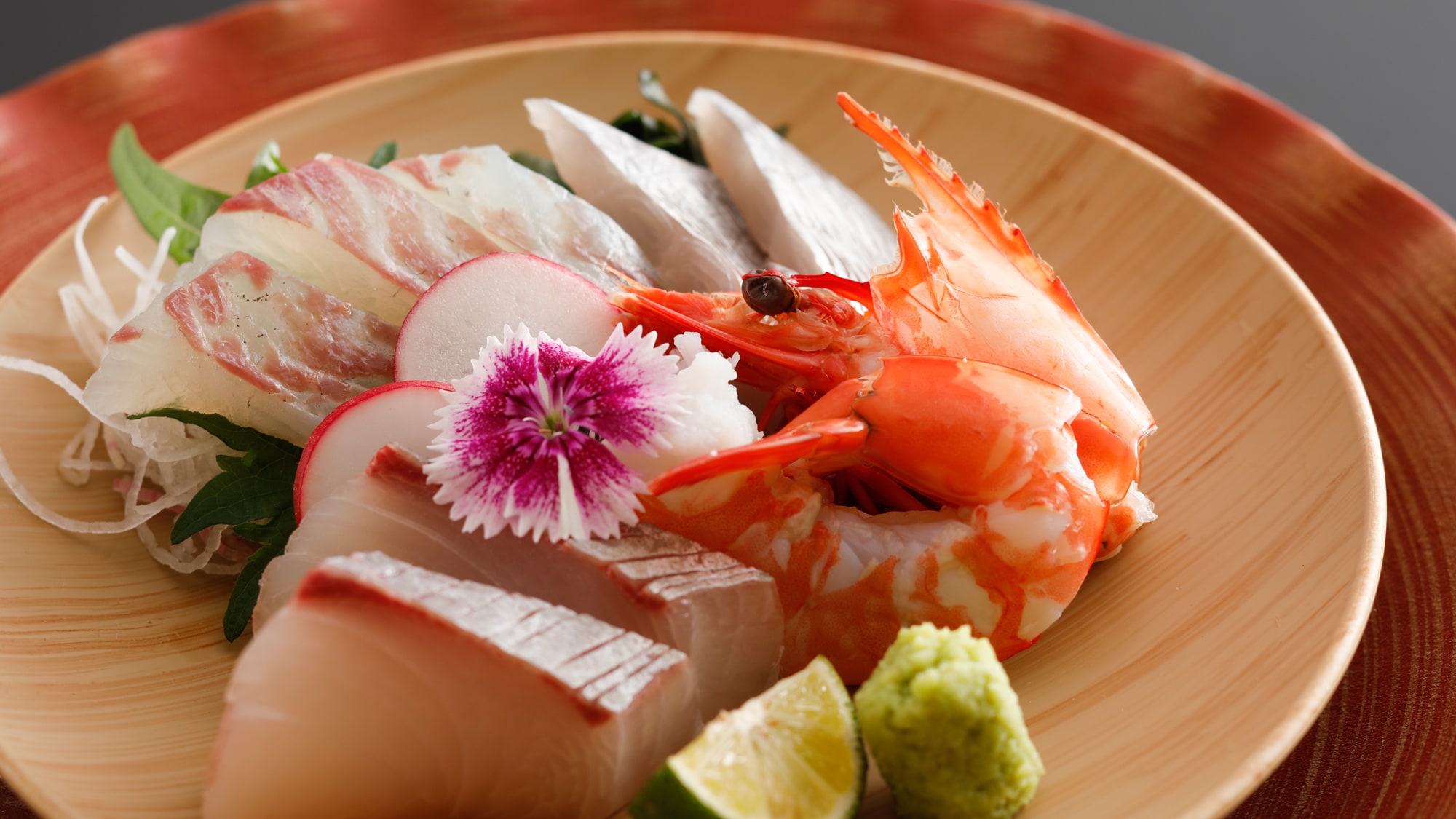 [Sashimi] A gift of the abundant sea that arrives in each season. (image)