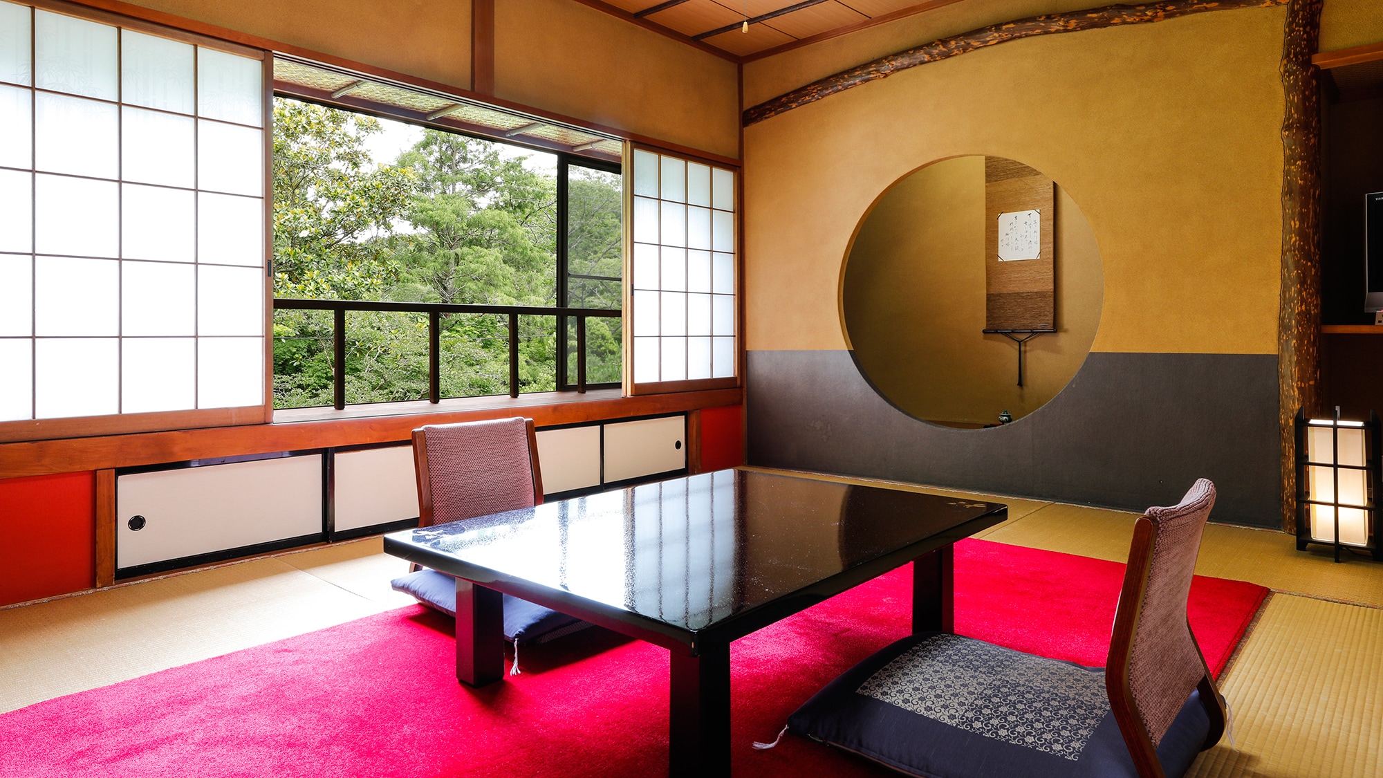 [Japanese-style room with 10 tatami mats] Guest room example: A relaxing Japanese-style room.