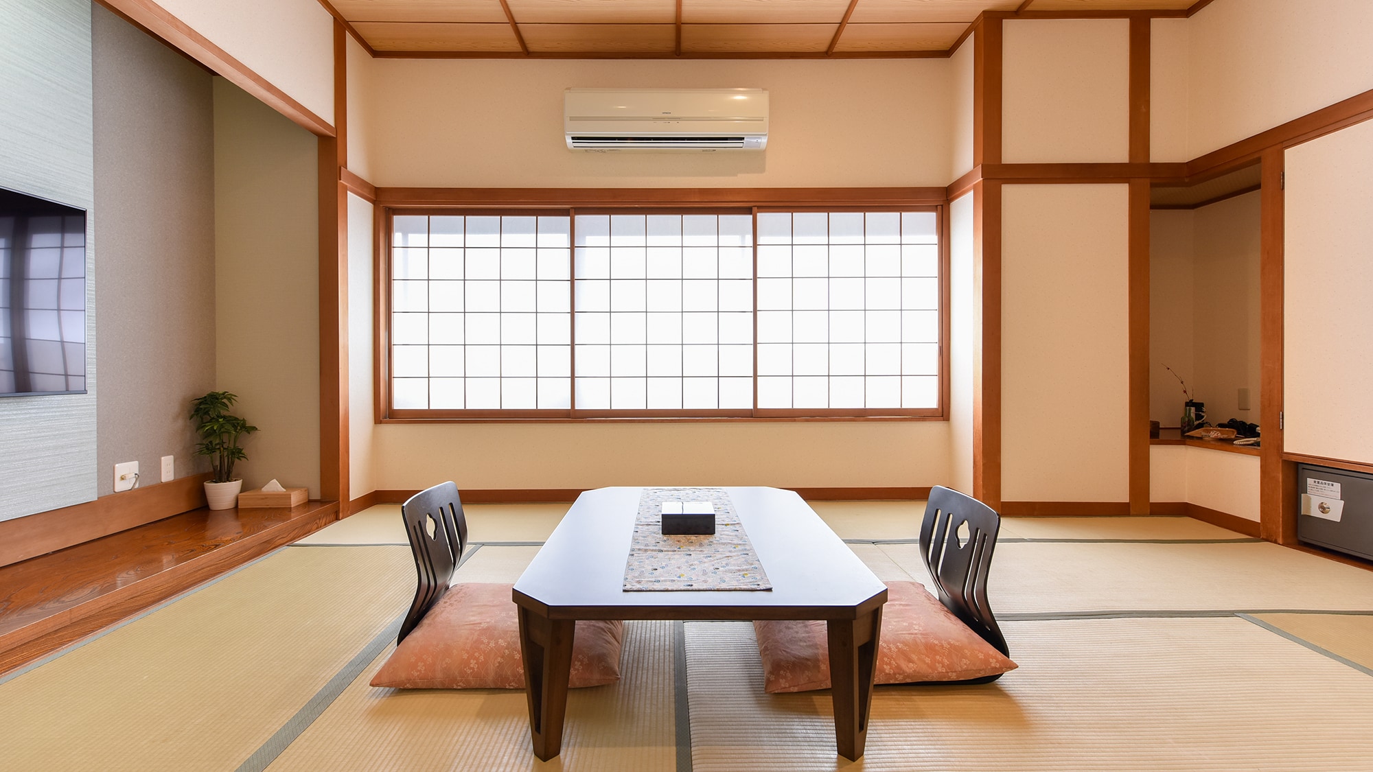 *[Keyaki] 2021.12 renewed guest room. 12.5 tatami/with open-air bath