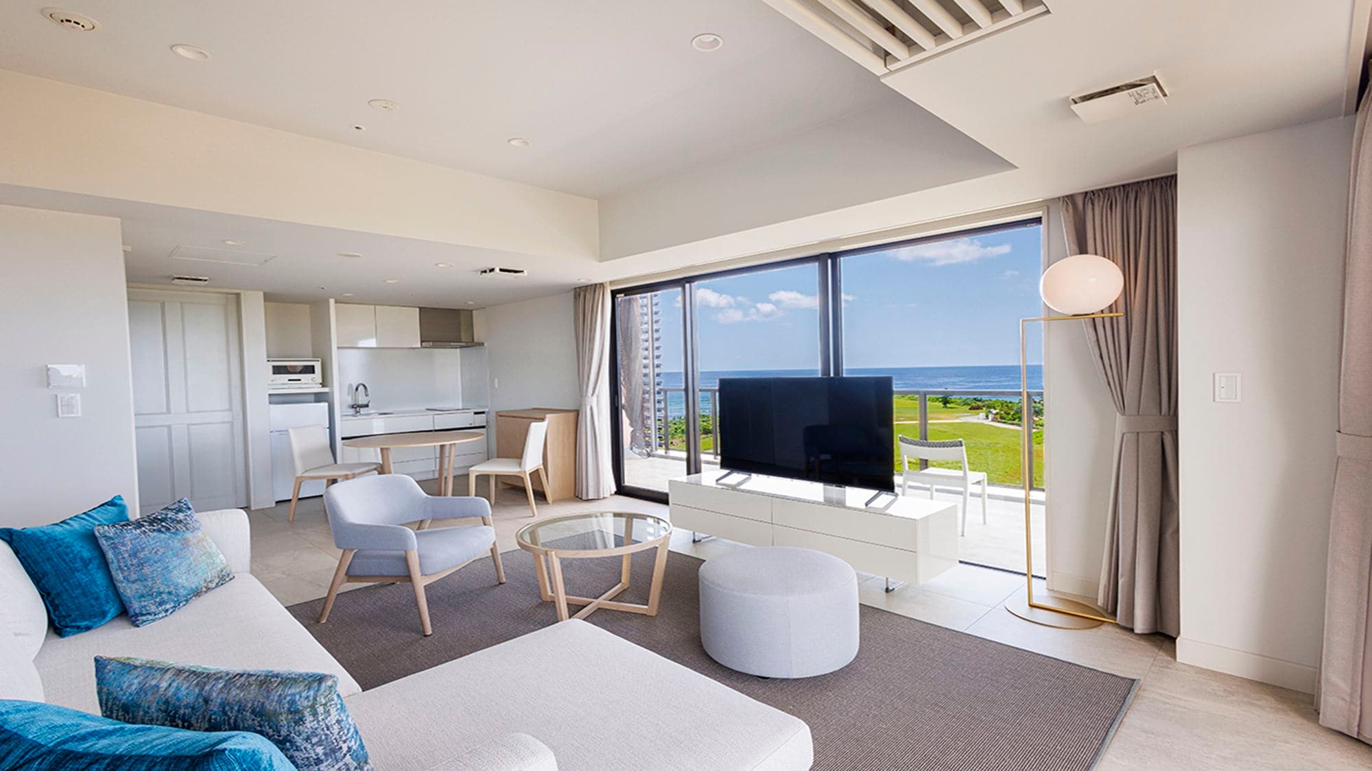 [Deluxe Corner Suite (60 square meters/2nd-4th floors) <Oceanfront>]