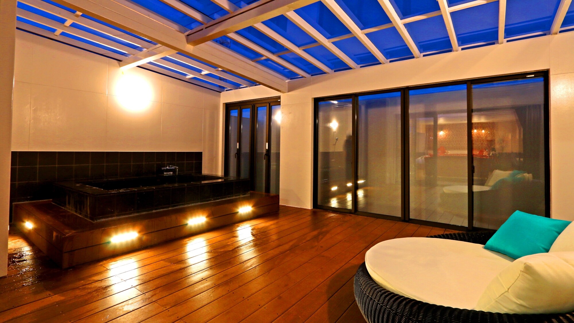 Royal Suite - Bersantailah di teras Anda sendiri