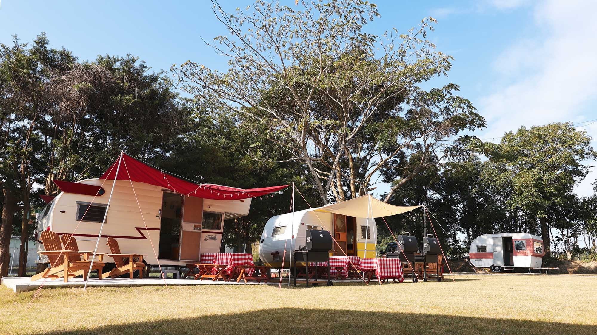 ・[Exterior] We have installed trailers, tables, chairs, and BBQ equipment. Please feel free to use them during your stay.