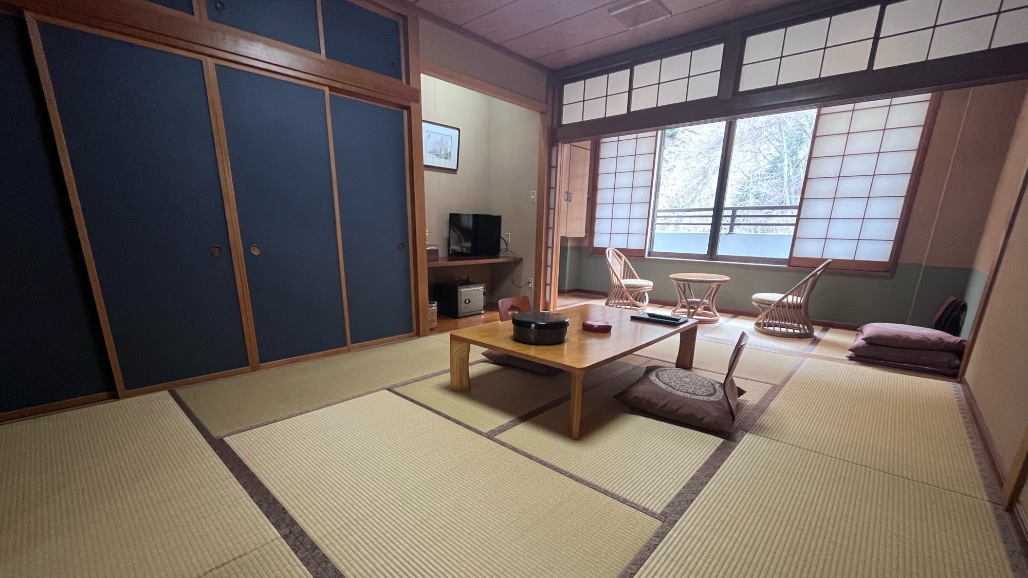 [Japanese-style room 14 tatami mats] Sekizenkan/Kinugawa River side *Example