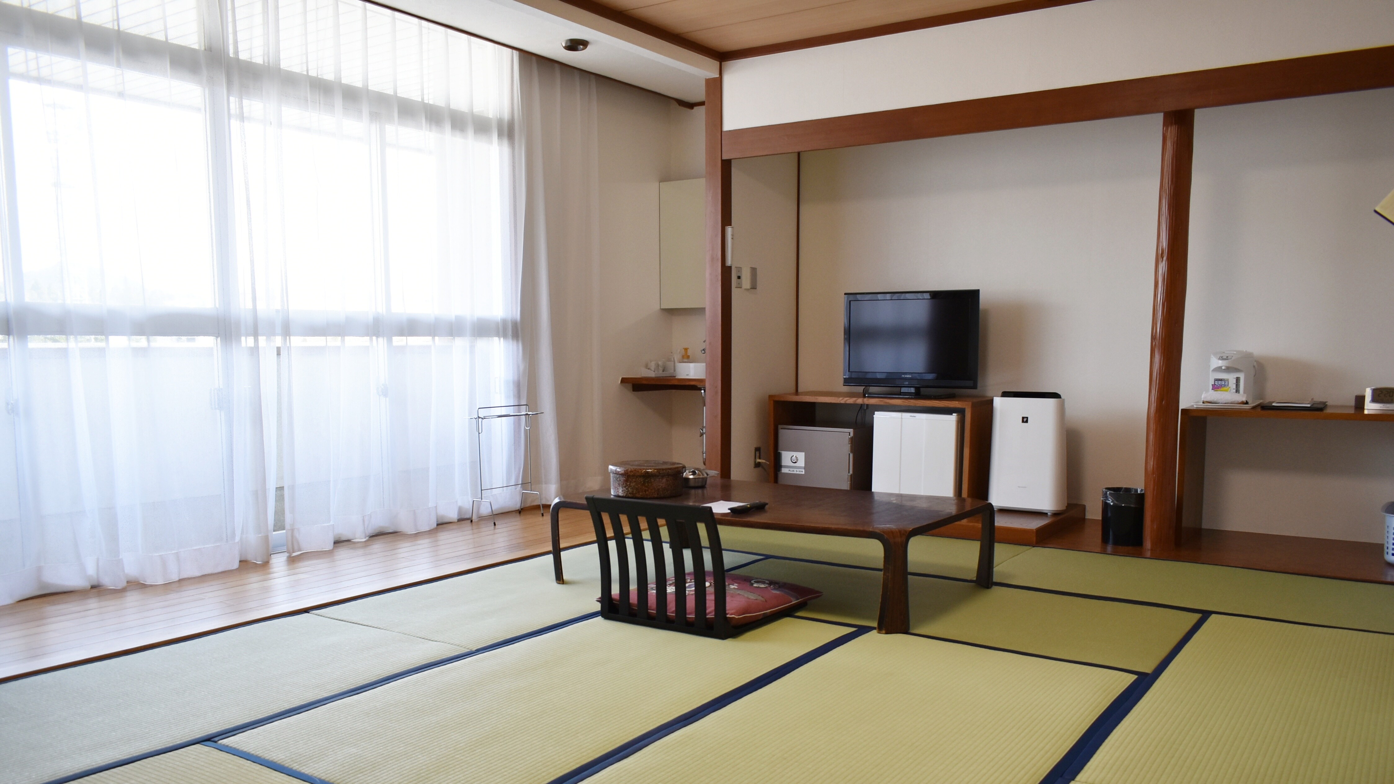 [Japanese-style room 12 tatami mats]