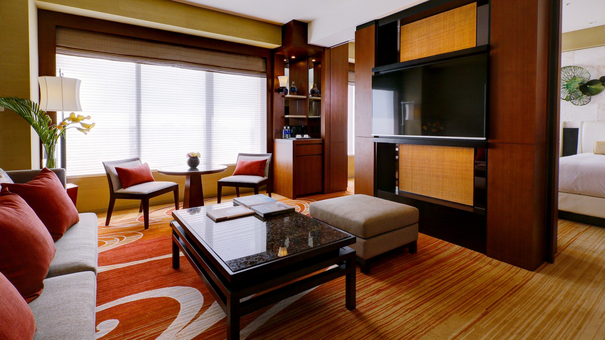 [Regency Executive Suite Twin] A room with a color scheme that feels warm like the sun in Okinawa.
