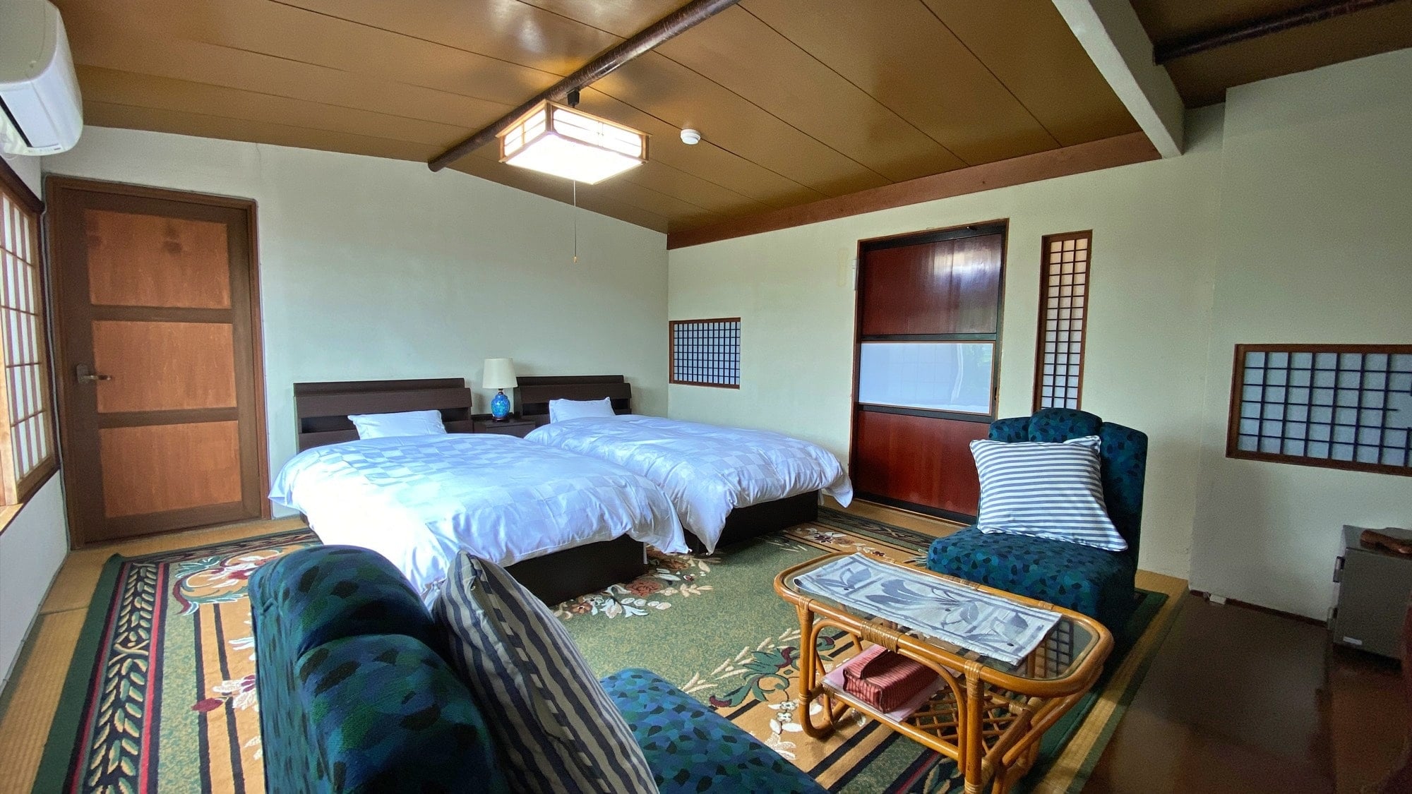 [Kyoto style/wooden house] Japanese-Western style room | 10 tatami mats | Bath and toilet included
