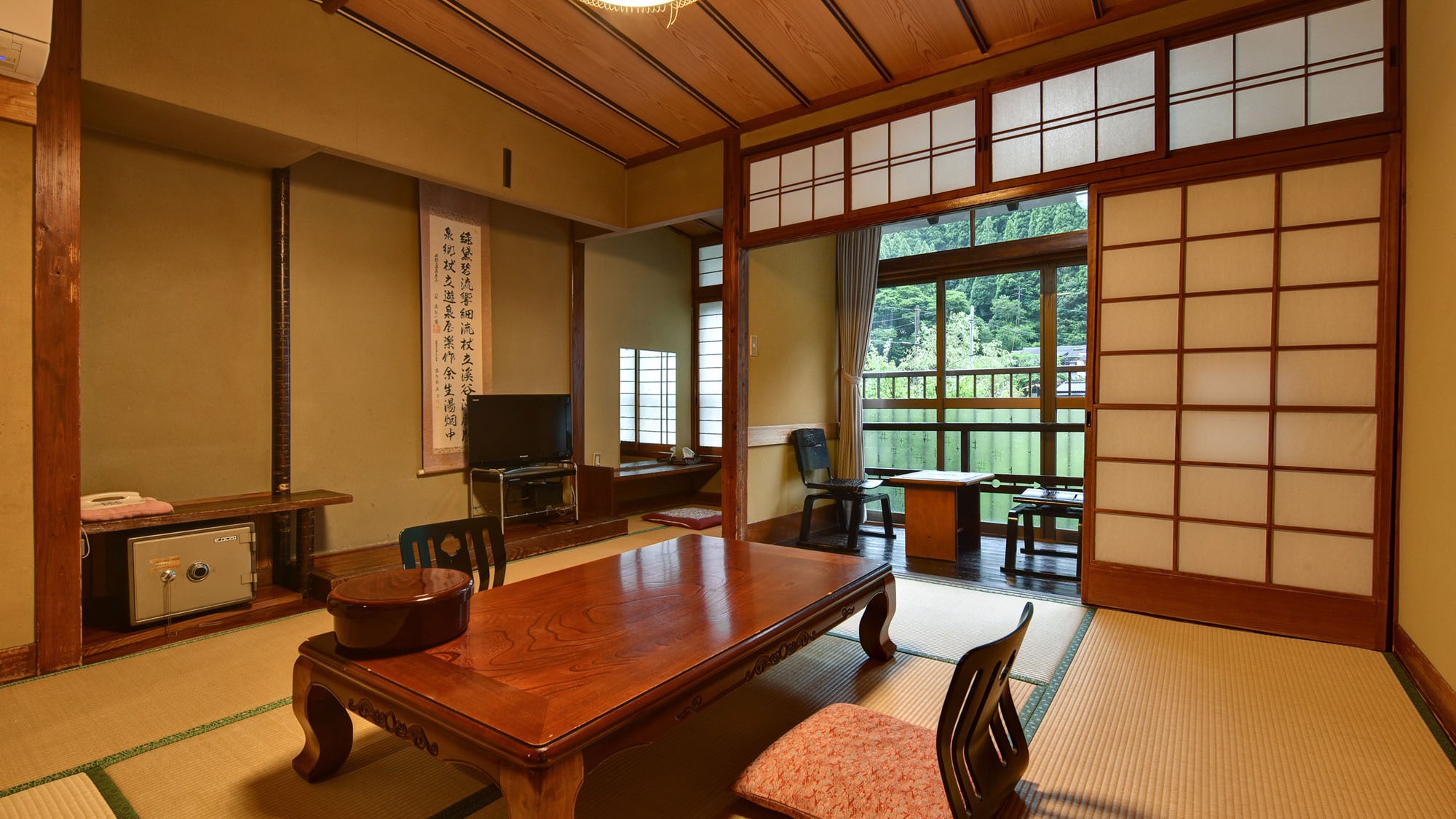 *6 tatami Japanese-style room (example of guest room)/For solo travelers or couples ◎ Enjoy a relaxing time in a purely Japanese-style room.