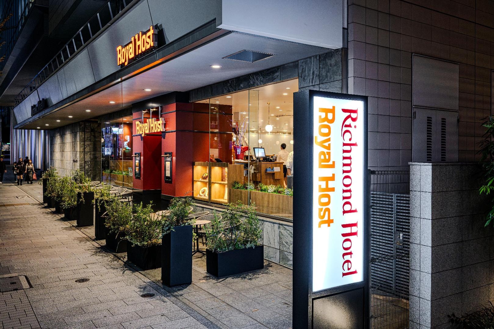 里士满酒店入口外观