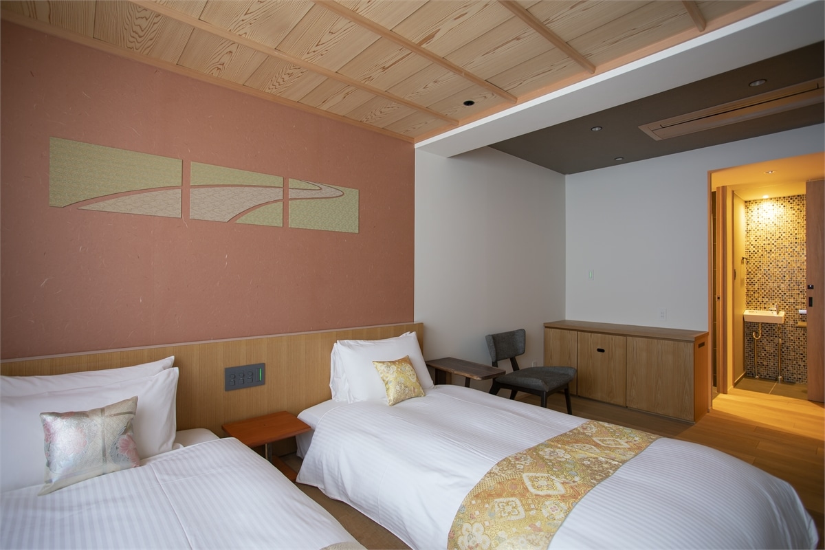 Kamar kembar dengan pancuran