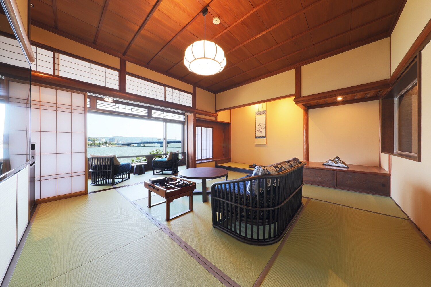 2nd floor Japanese-Western room with indoor hot spring bath "Hideaki" Living room