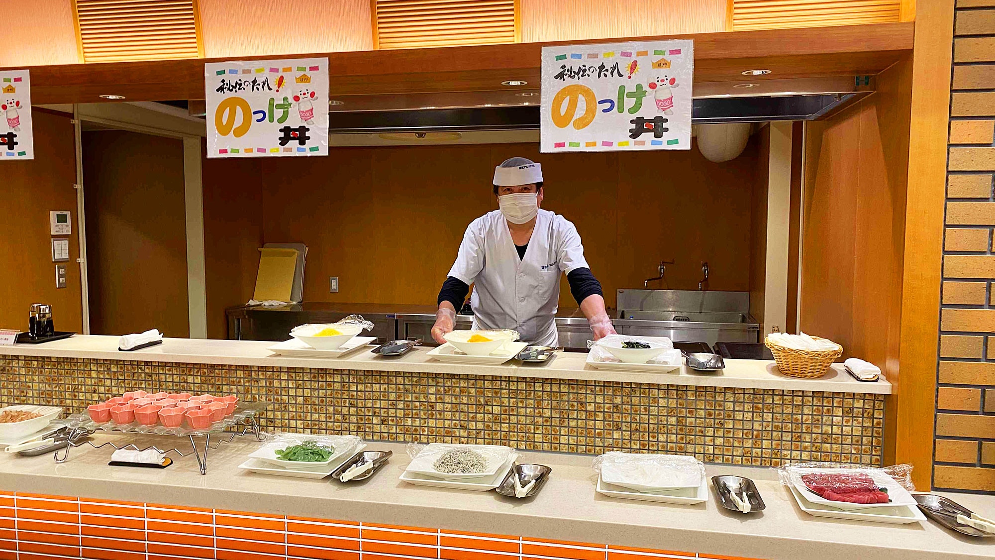 <Breakfast buffet> Nokke-don corner ♪ Put plenty on hot rice and use the chef's secret sauce or soy sauce ♪