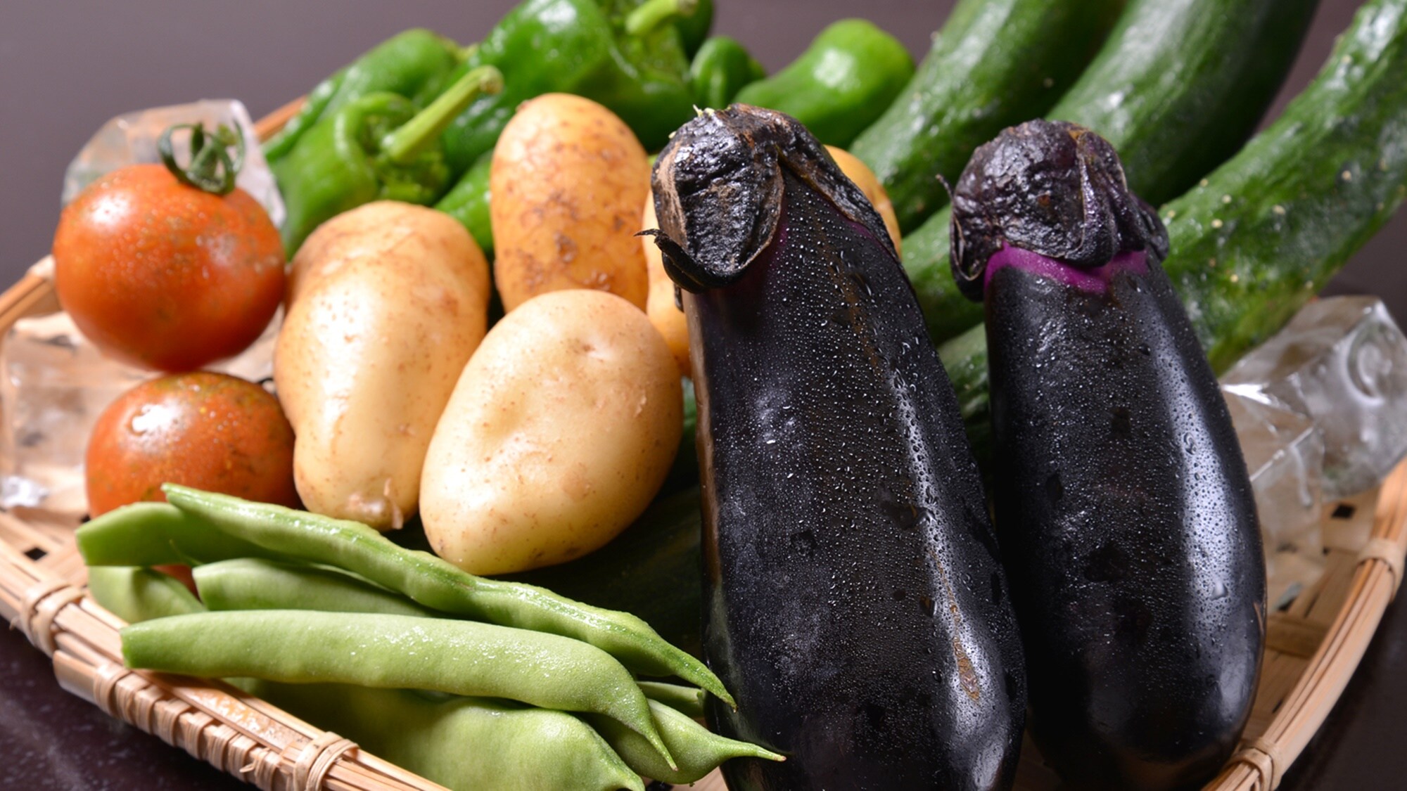 *Homemade vegetables: Our carefully grown vegetables are cooked while they are still fresh, allowing the flavor of the vegetables themselves to be fully concentrated.