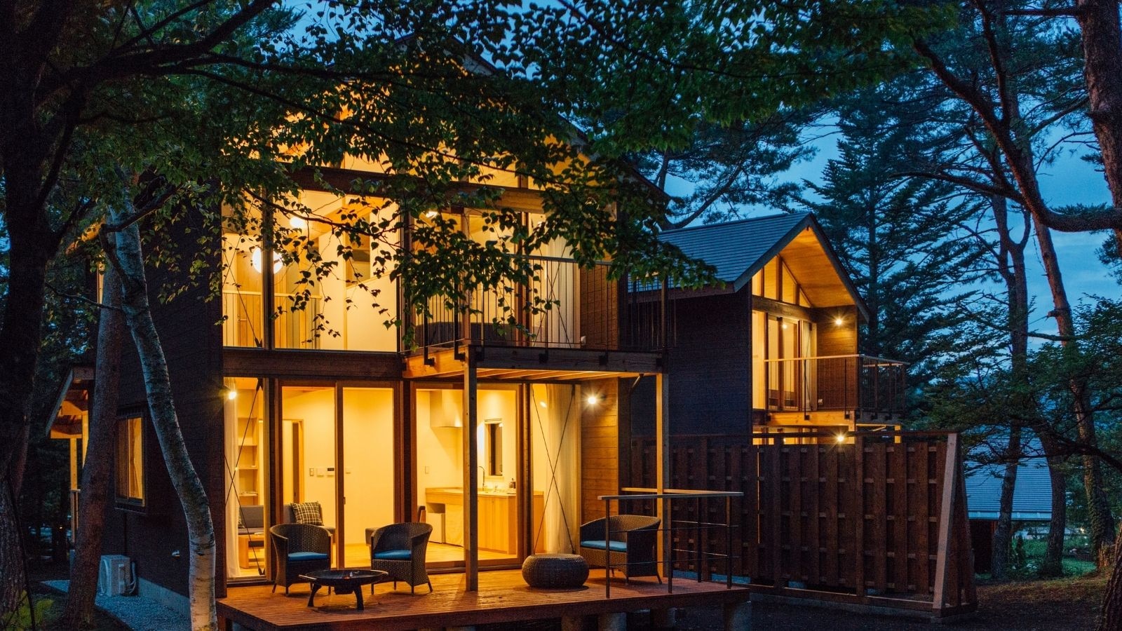 Cottage Grand Auberge Night