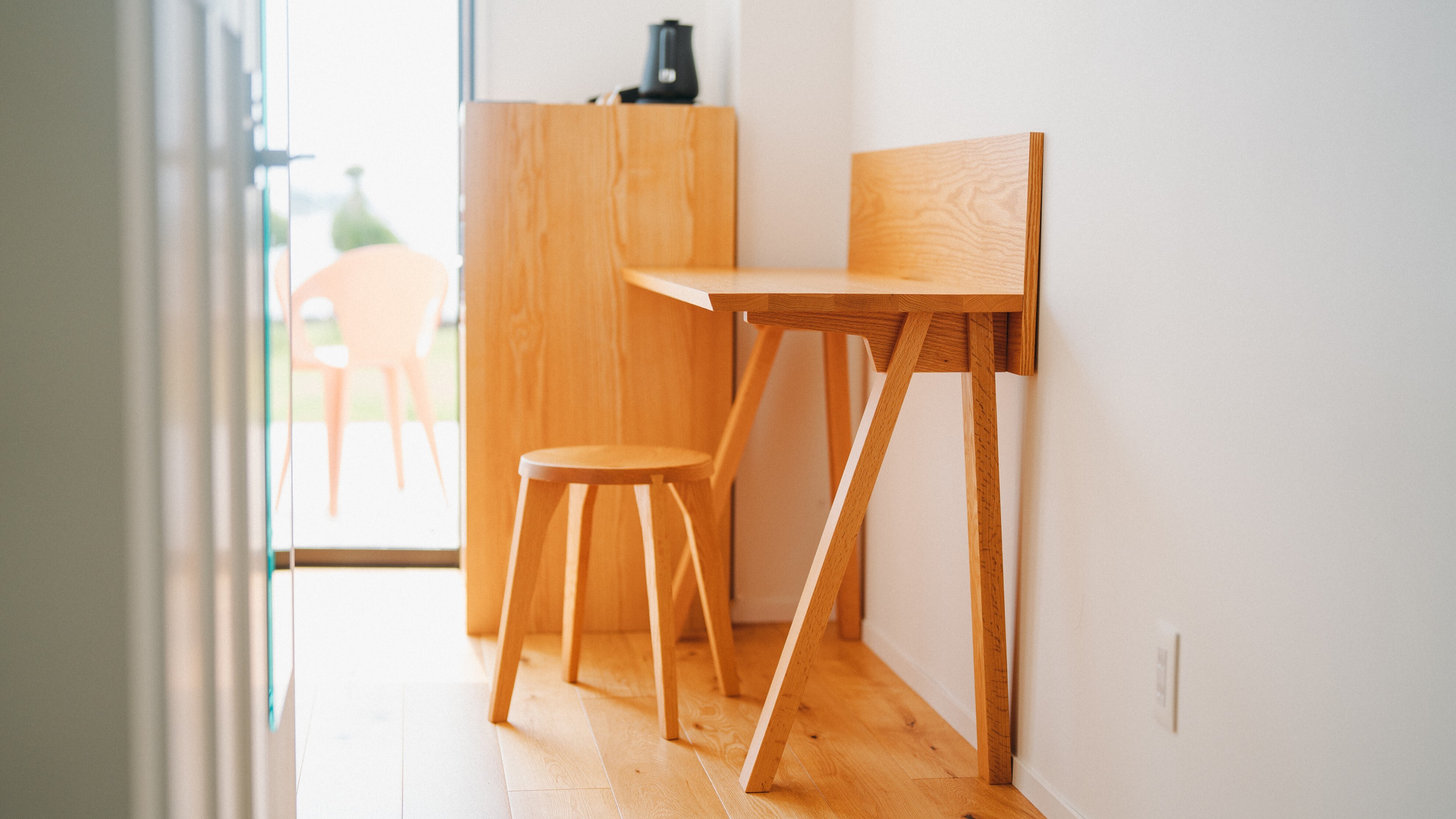 [Double room] Equipped with a desk that makes it easy to work.
