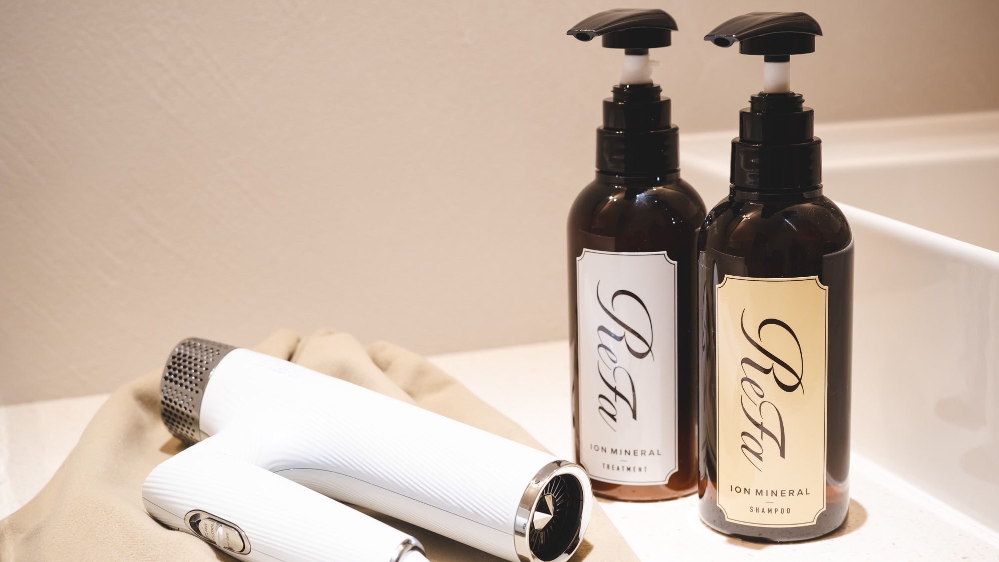 [New Rooms Only] Get lustrous hair with ReFa hair dryers, shampoos, and treatments