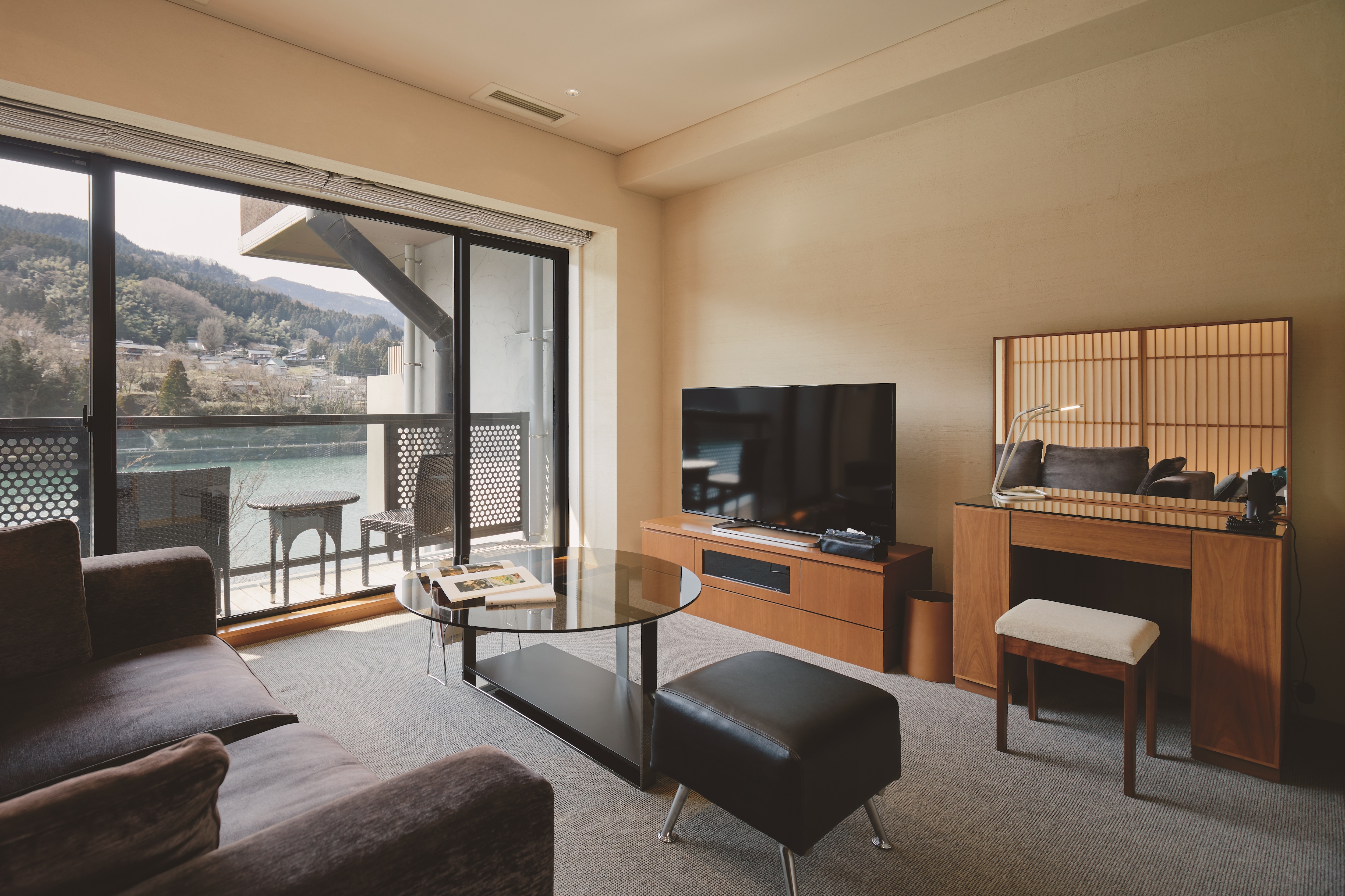 Main Building Modern Suite Room 303 (Mon)