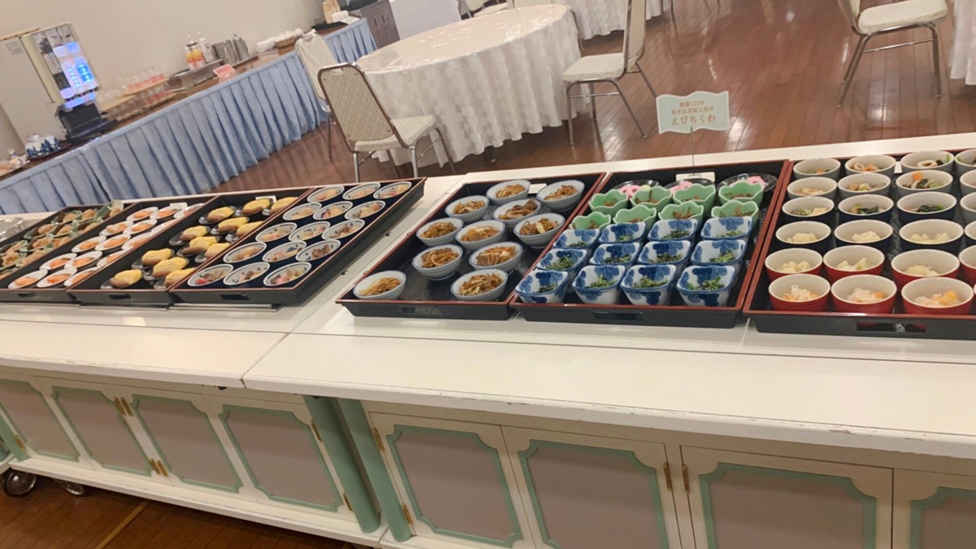 *Bữa sáng tự chọn kiểu tô nhỏ
