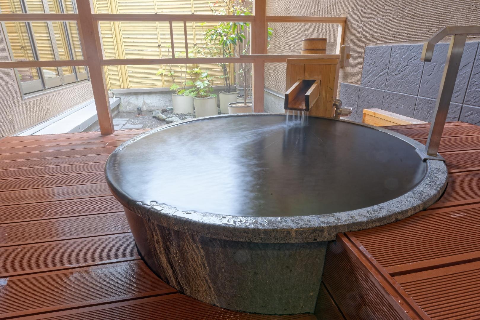 Rooms with open-air baths