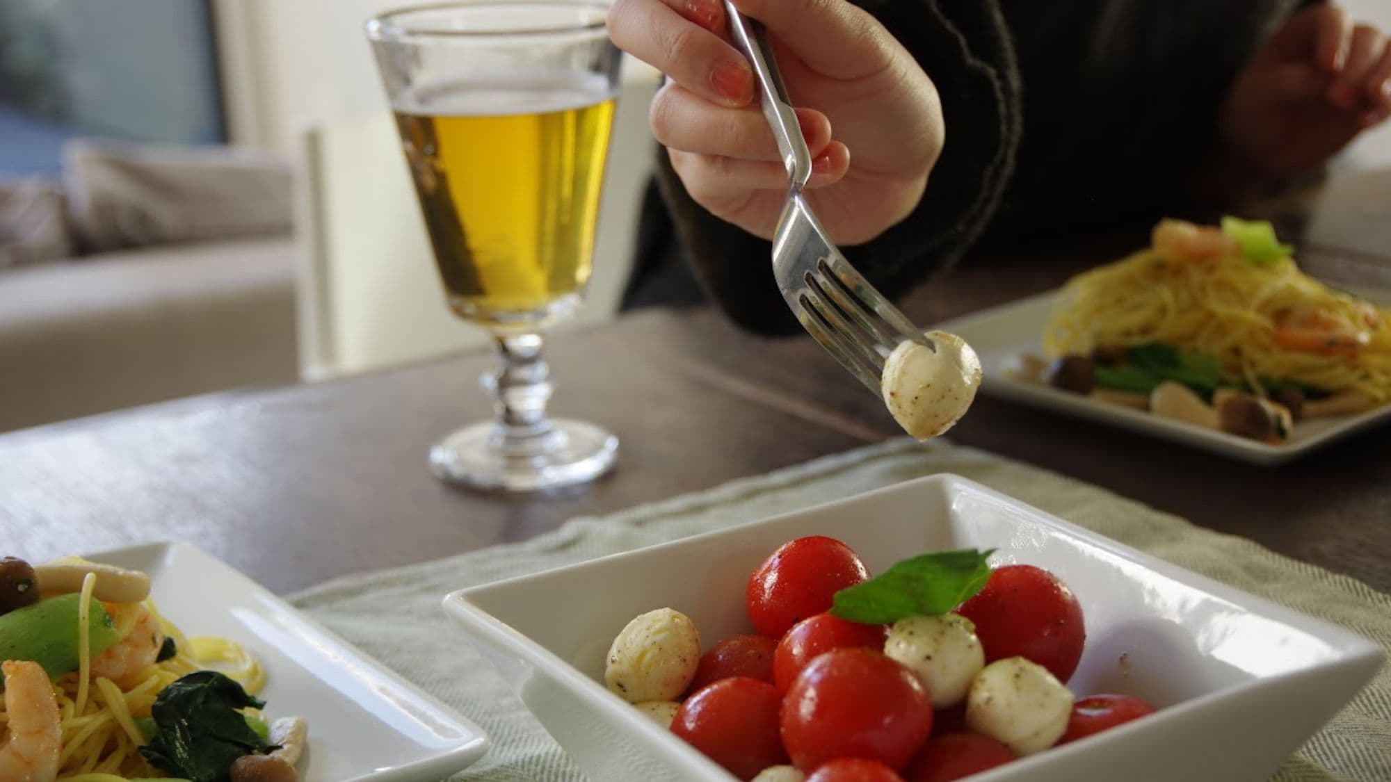 You can also make simple dishes using the salt, pepper, and olive oil provided.