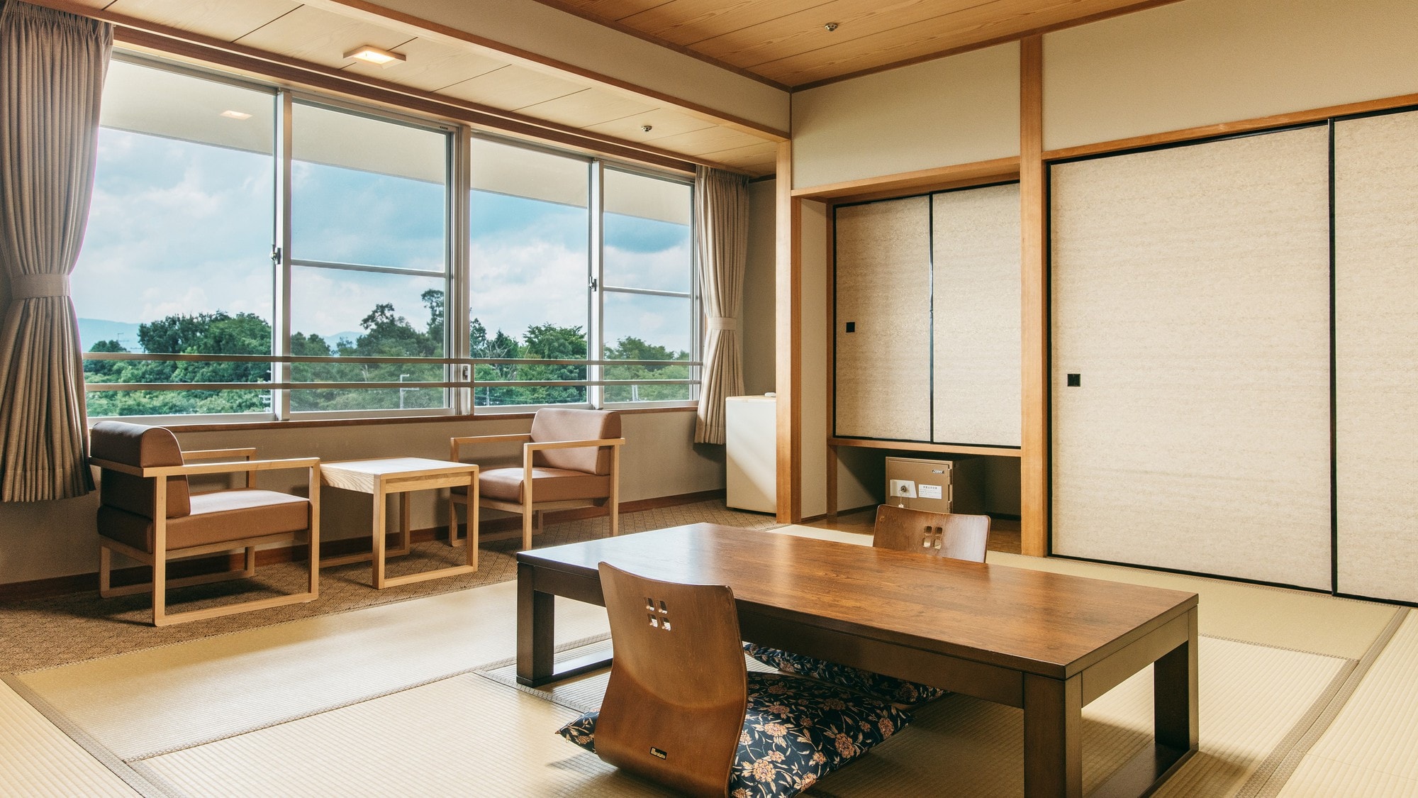 Japanese-style room (10 tatami mats)