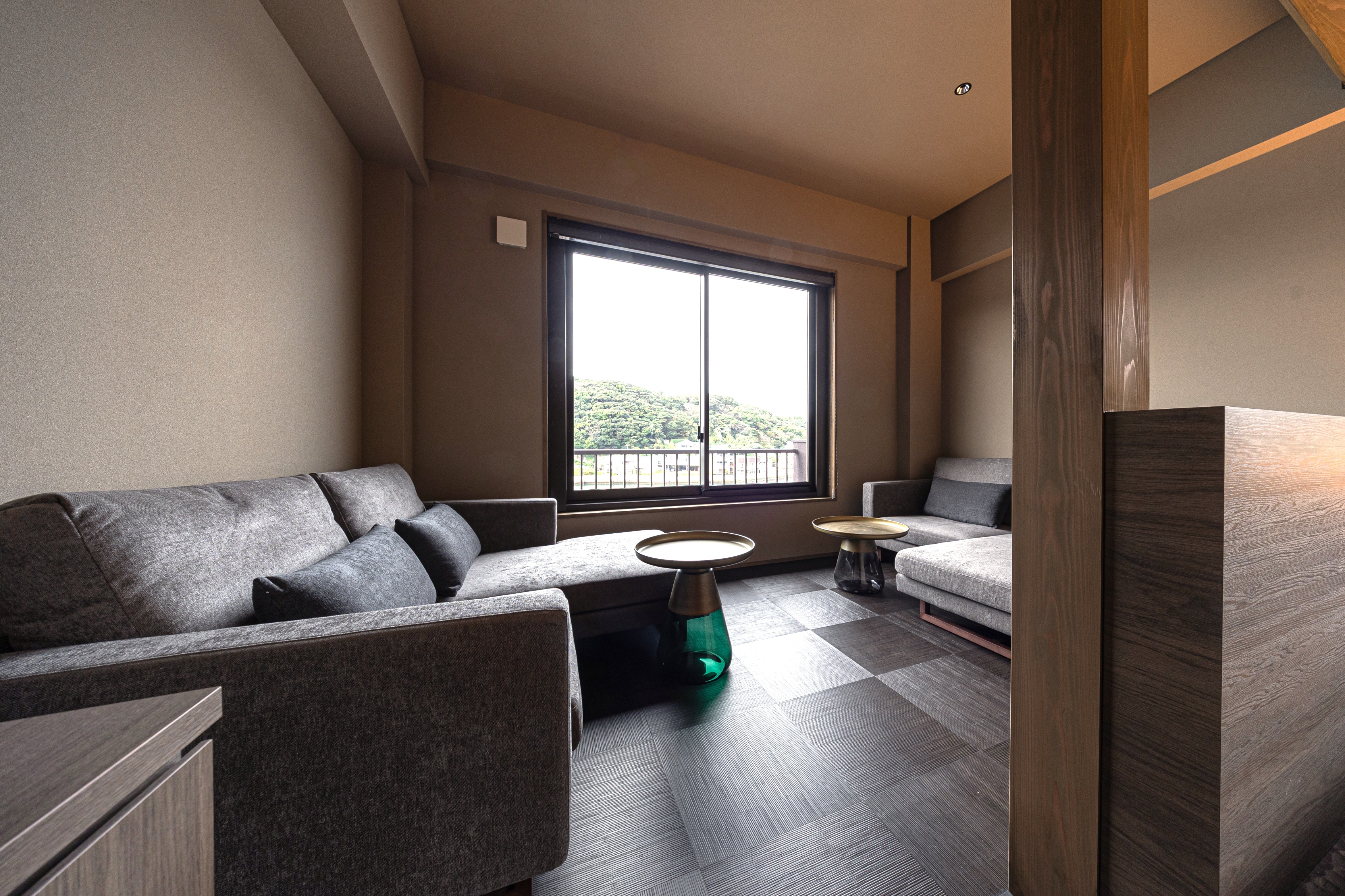 Superior corner room