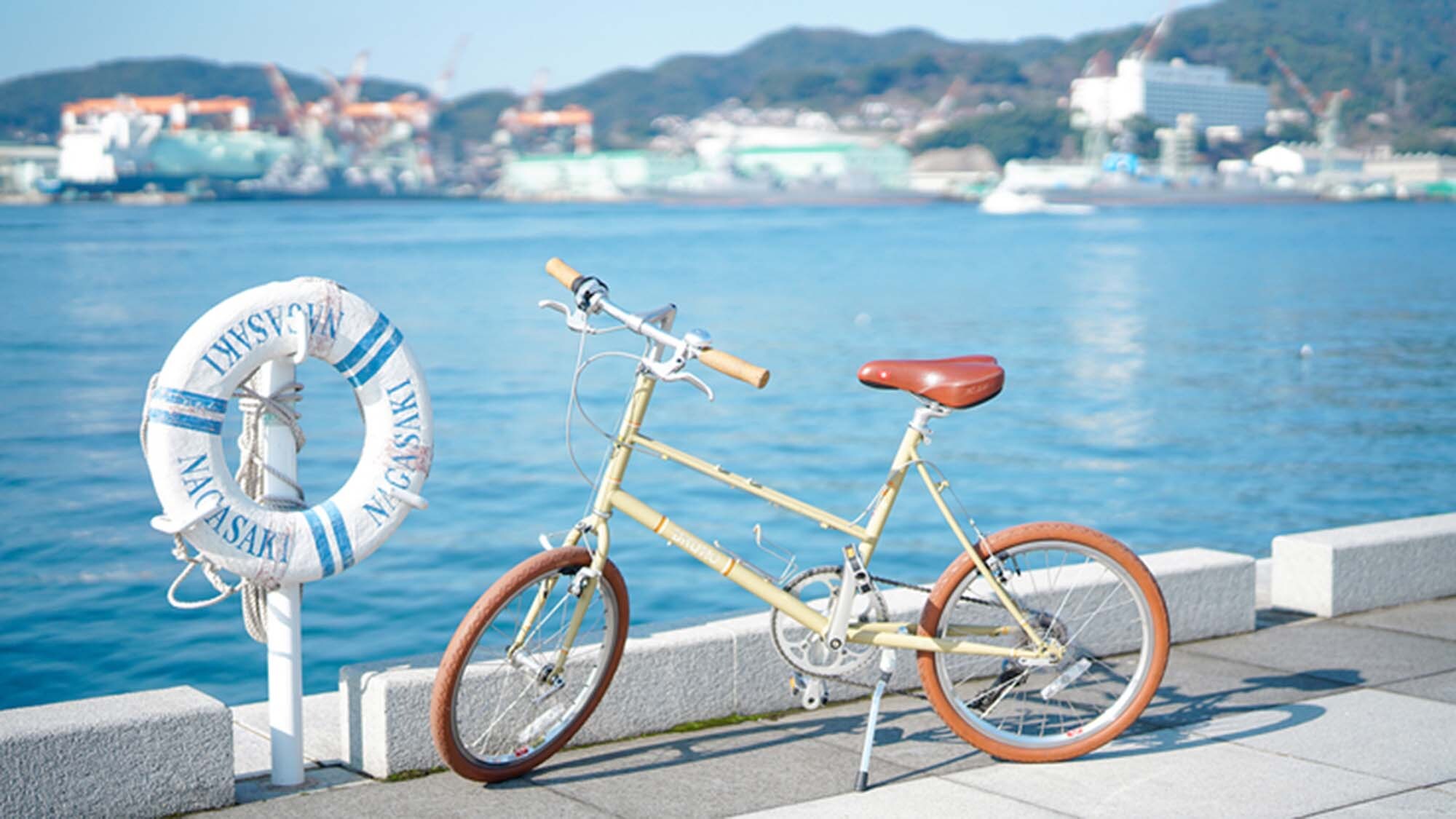 ・ [Scenery] We also rent a bicycle. Cycling by the sea feels good.