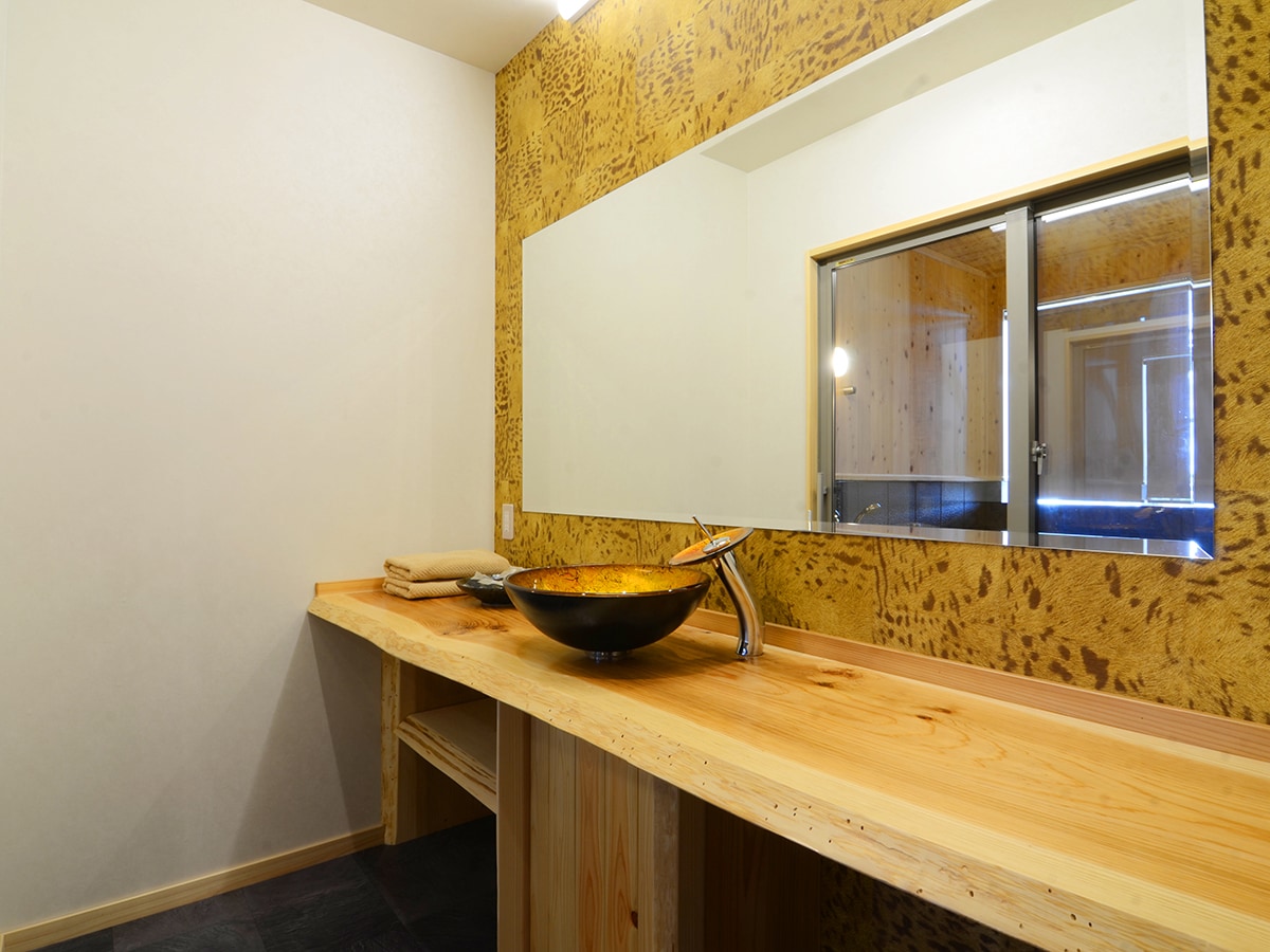 Tamaki: washbasin