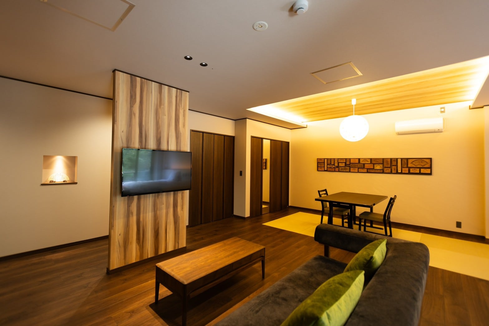 Special room with sauna “Kaede” living room