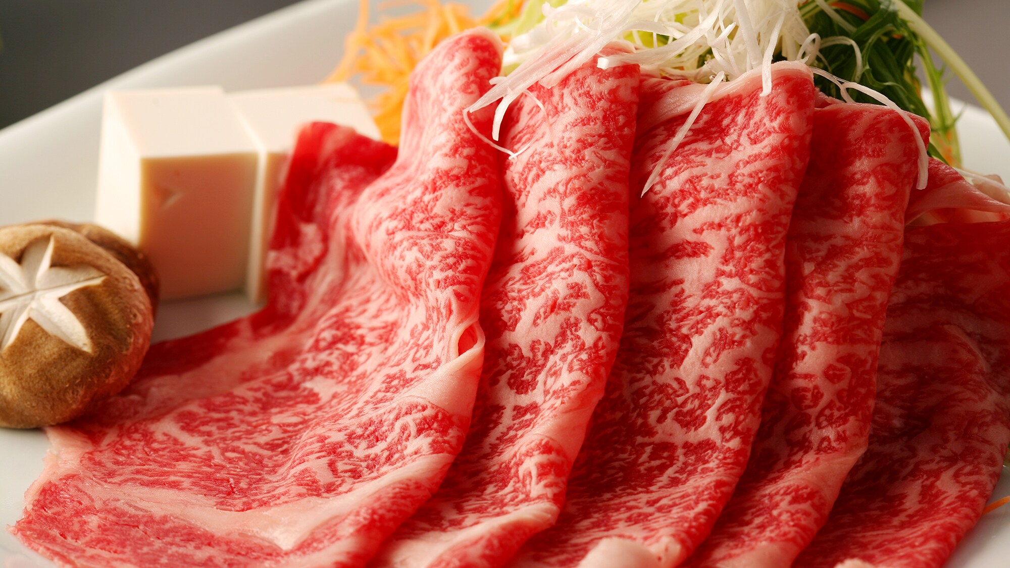 ◆ Kuroge Wagyu from Kagoshima Prefecture ◆ The carefully selected Japanese black beef that we are proud of is soft enough to melt from the first bite.