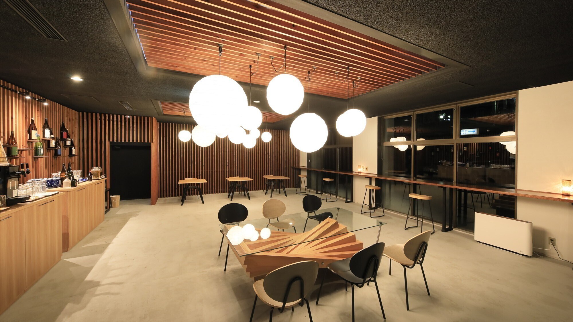 [Lounge "Kaguya"] Một không gian mà bất cứ ai cũng có thể sử dụng để tụ tập với bạn bè, làm việc từ xa, v.v.
