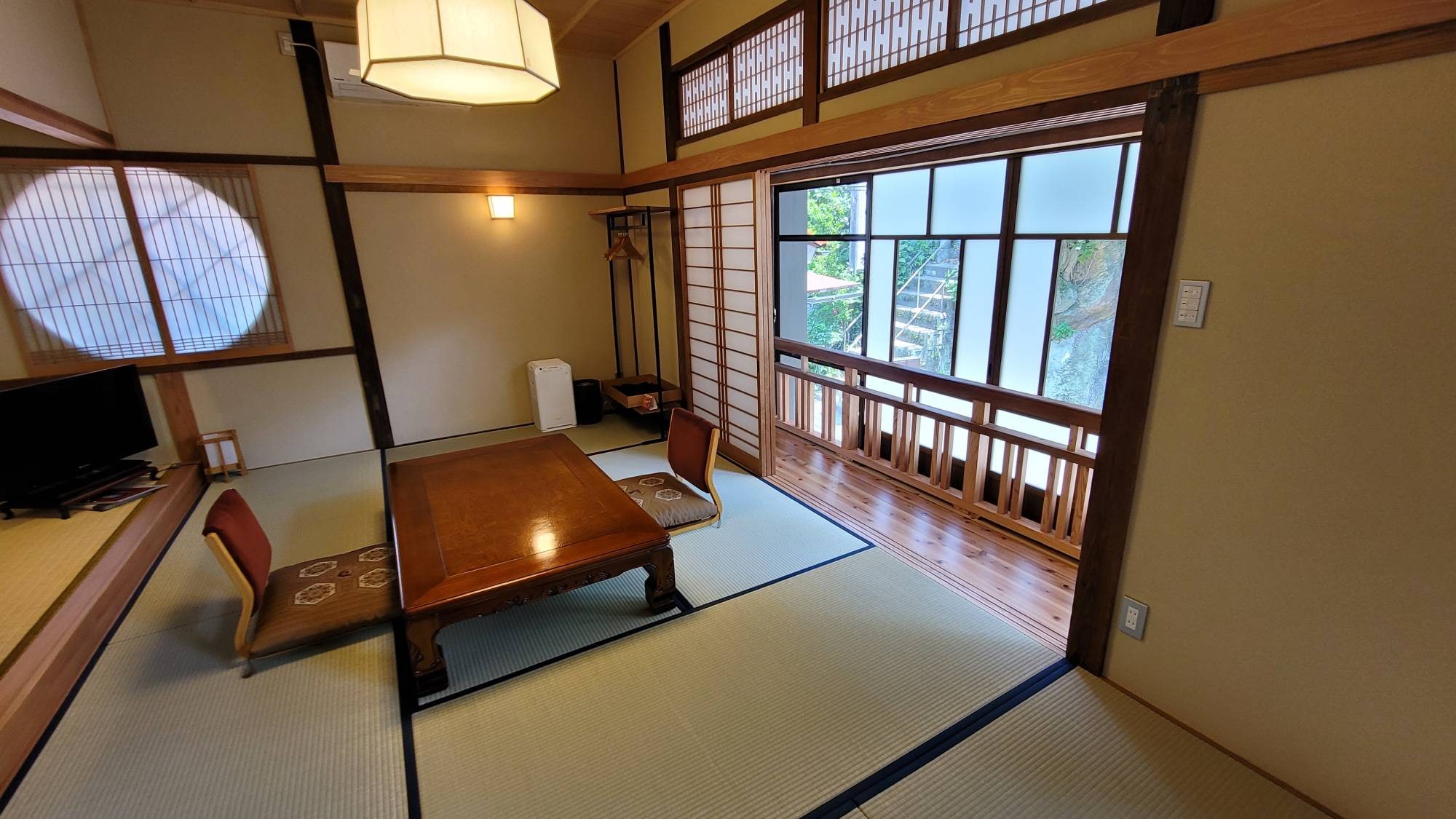・ [Japanese-style room 7.5 tatami mats] A spacious Japanese-style room where you can relax and relax. Please spend a luxurious time with your loved one.