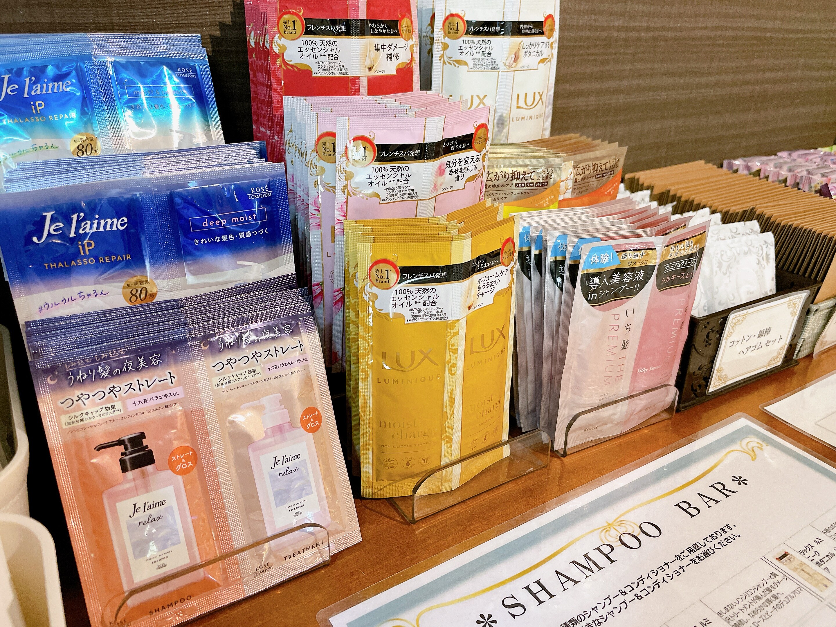 Lobby: Amenity corner