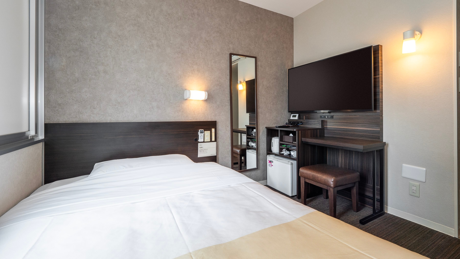 Một chiếc giường rộng 150cm và một tấm nệm có độ cứng vừa phải sẽ đảm bảo cho bạn một giấc ngủ ngon.