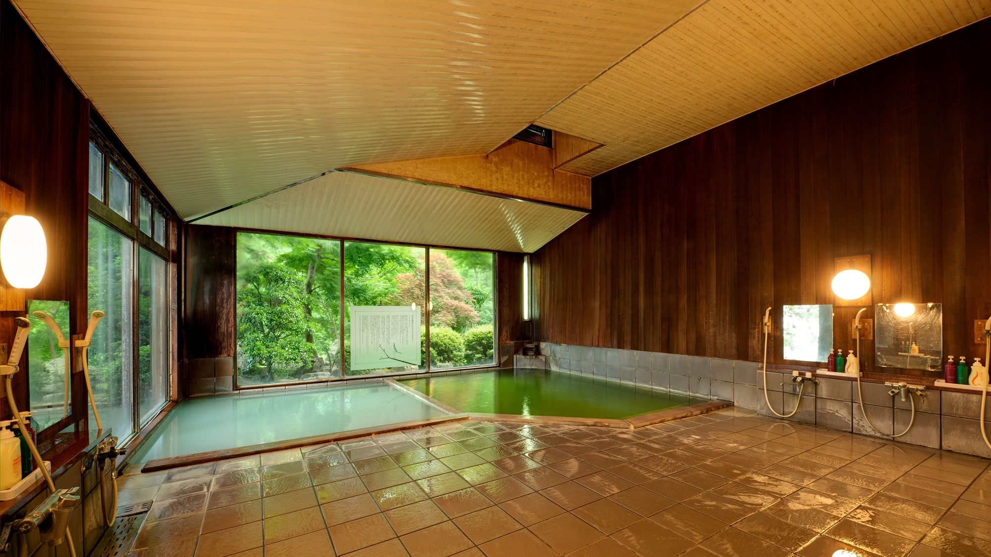 *Large public bath: Enjoy a relaxing time in the emerald-colored hot spring with its wonderful spring waters.