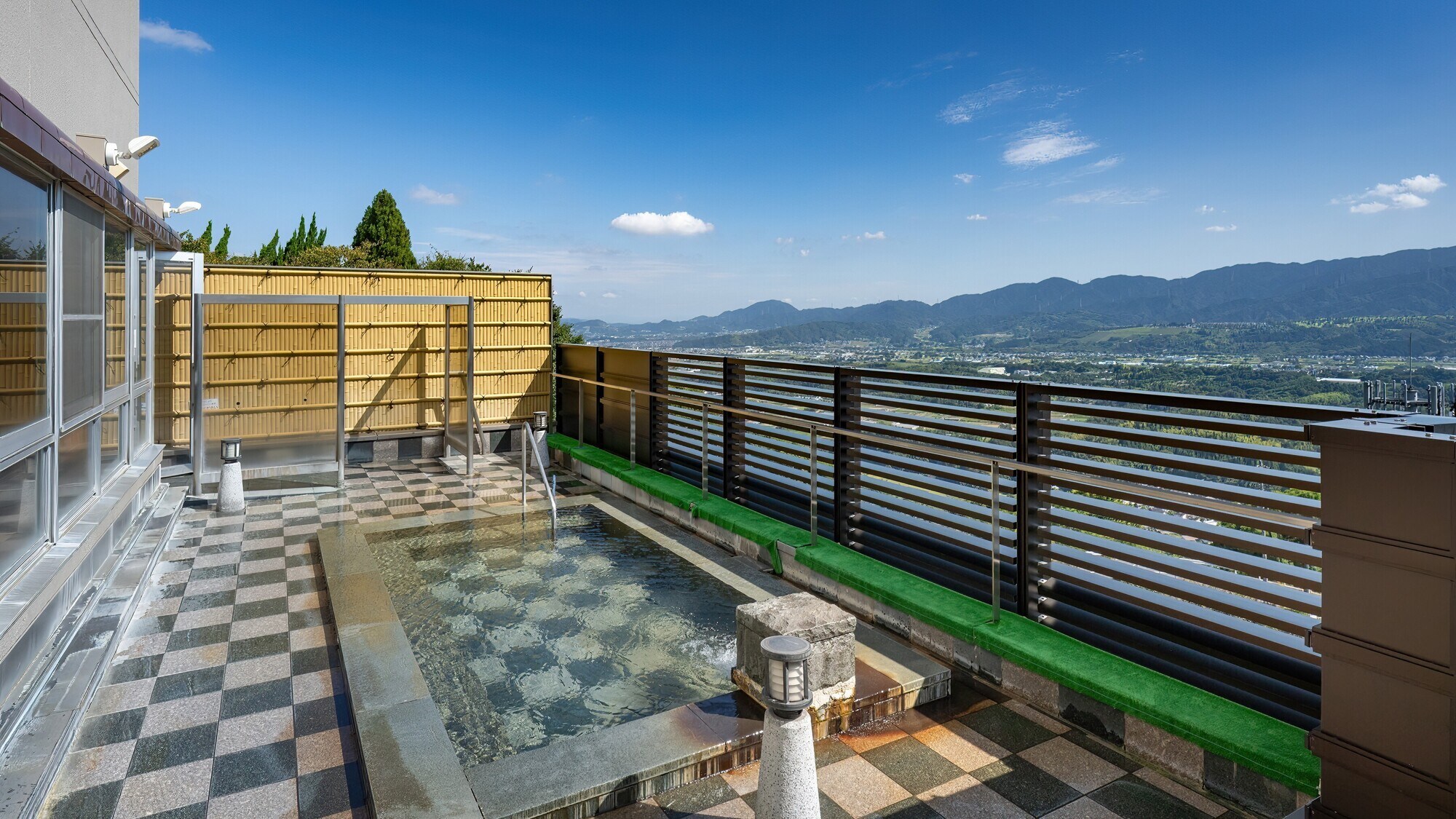 Pemandian terbuka (gambar)