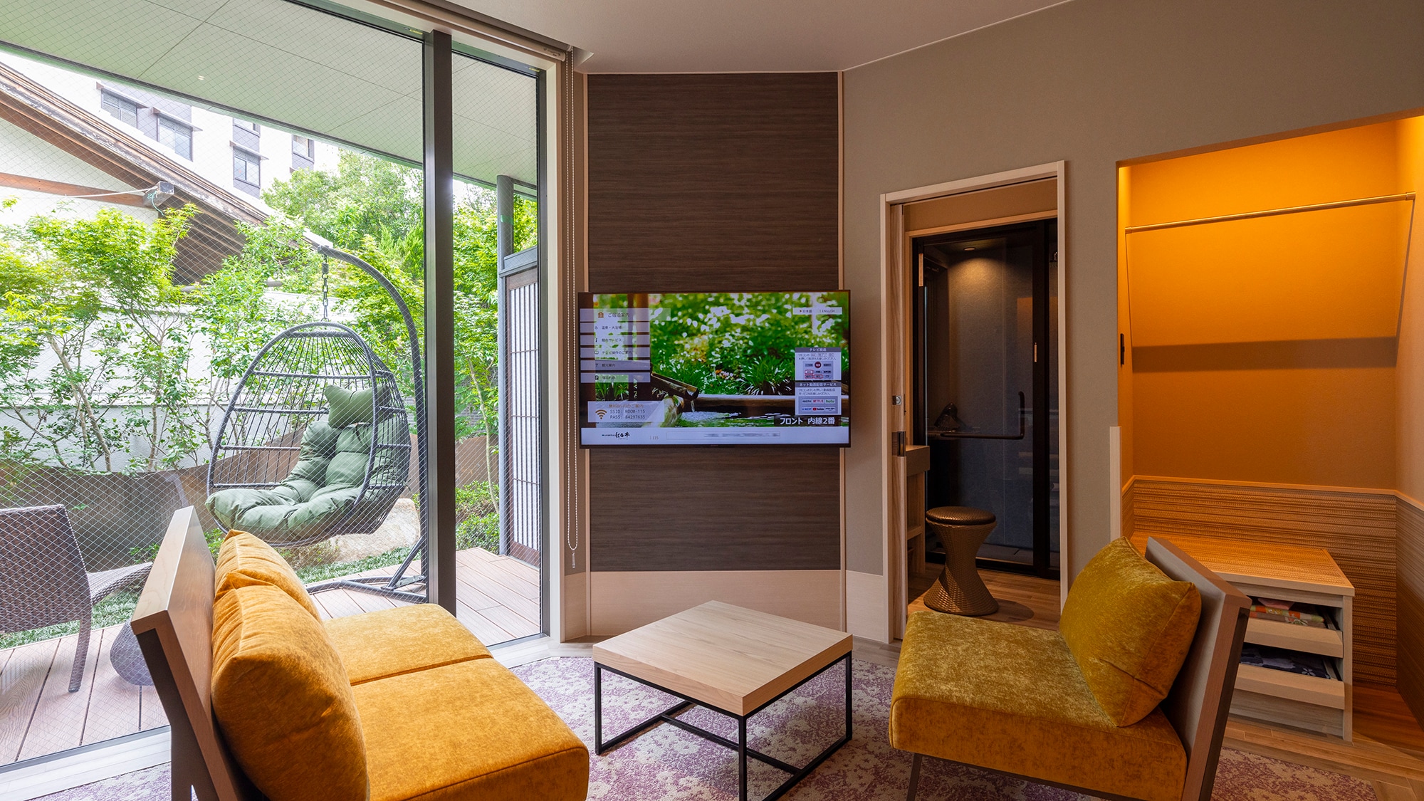 [Bettei Torabai] A bright room with gentle light coming in through the window