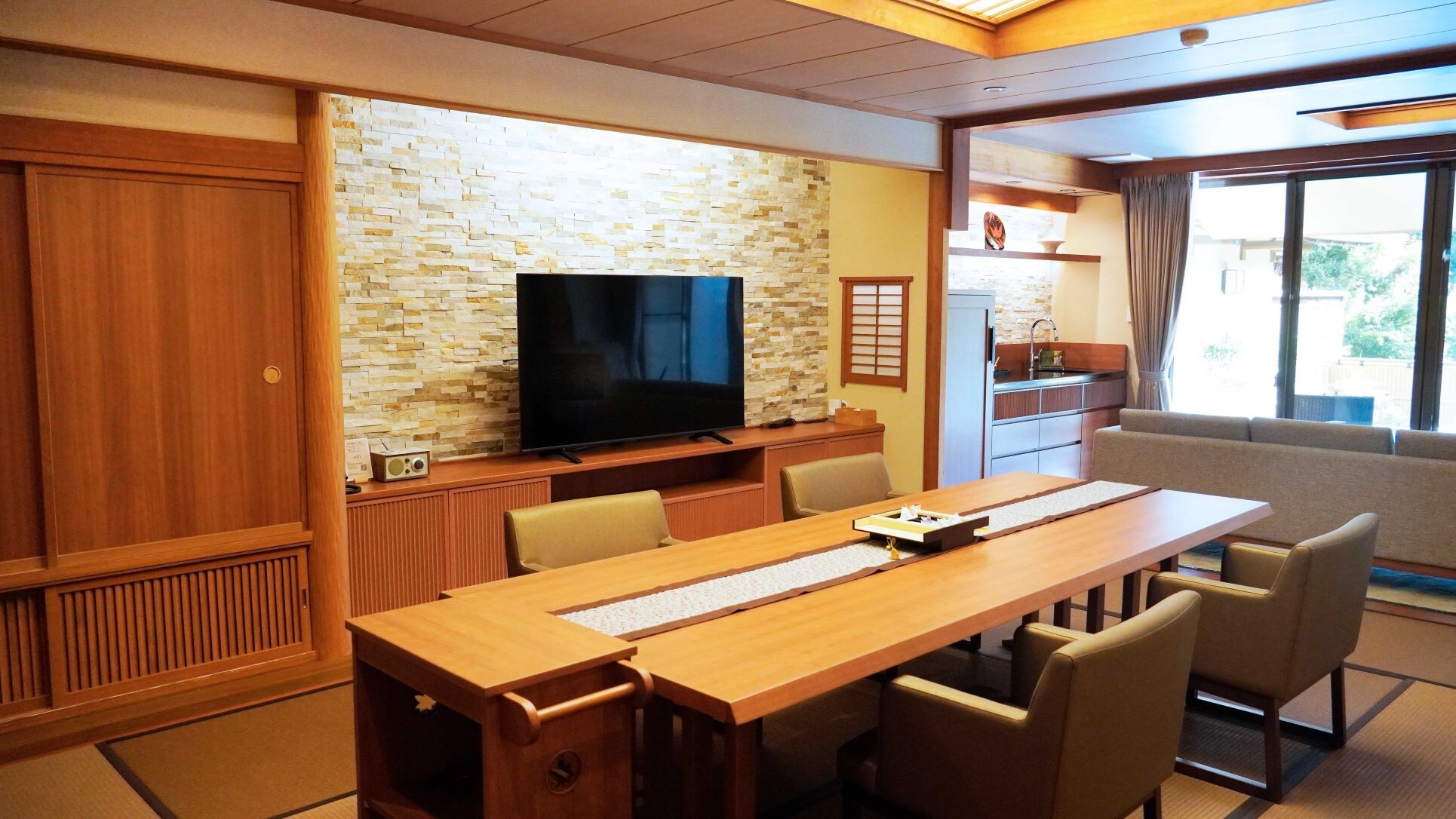 Premium Suite with Open-Air Bath Dining