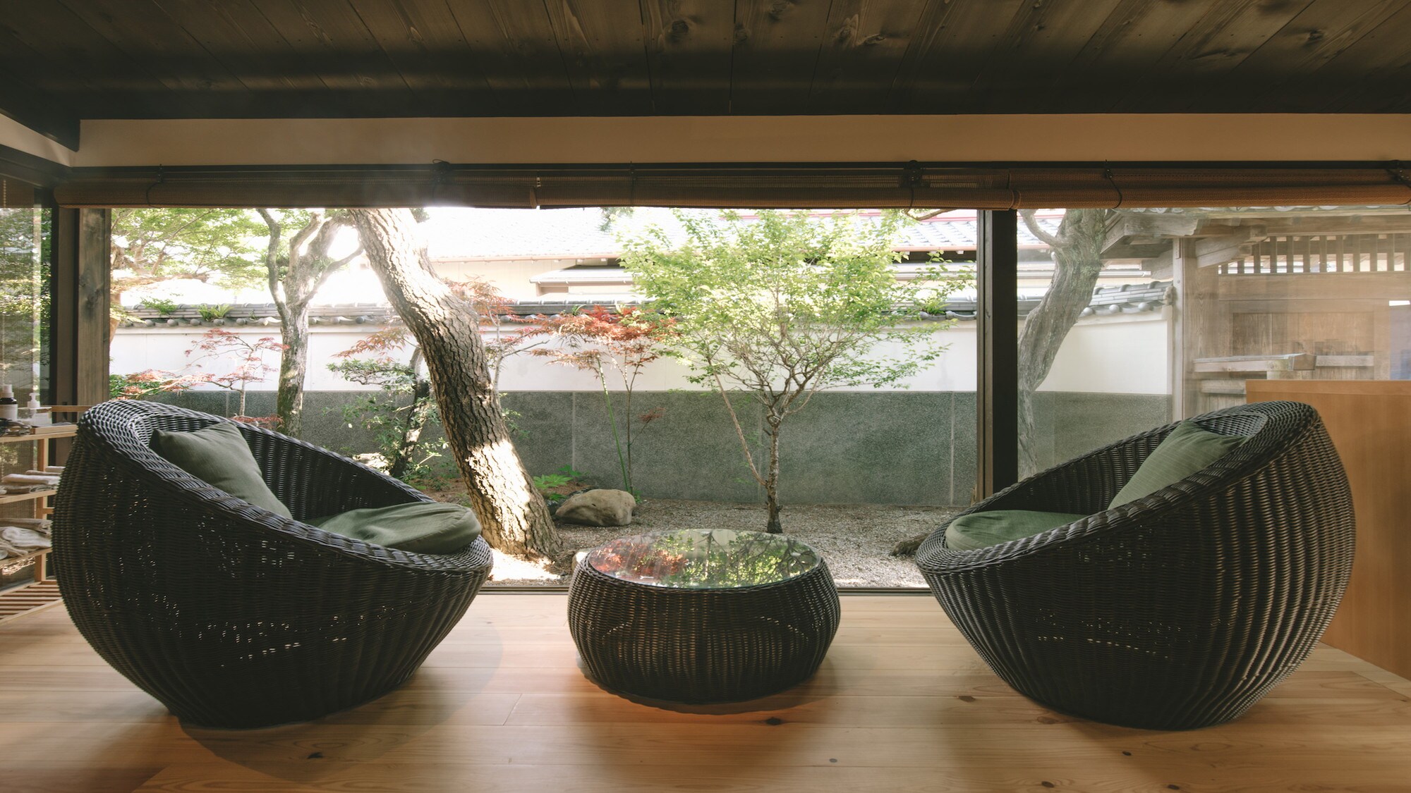 Sonobe 201 | Please enjoy your time on the veranda.