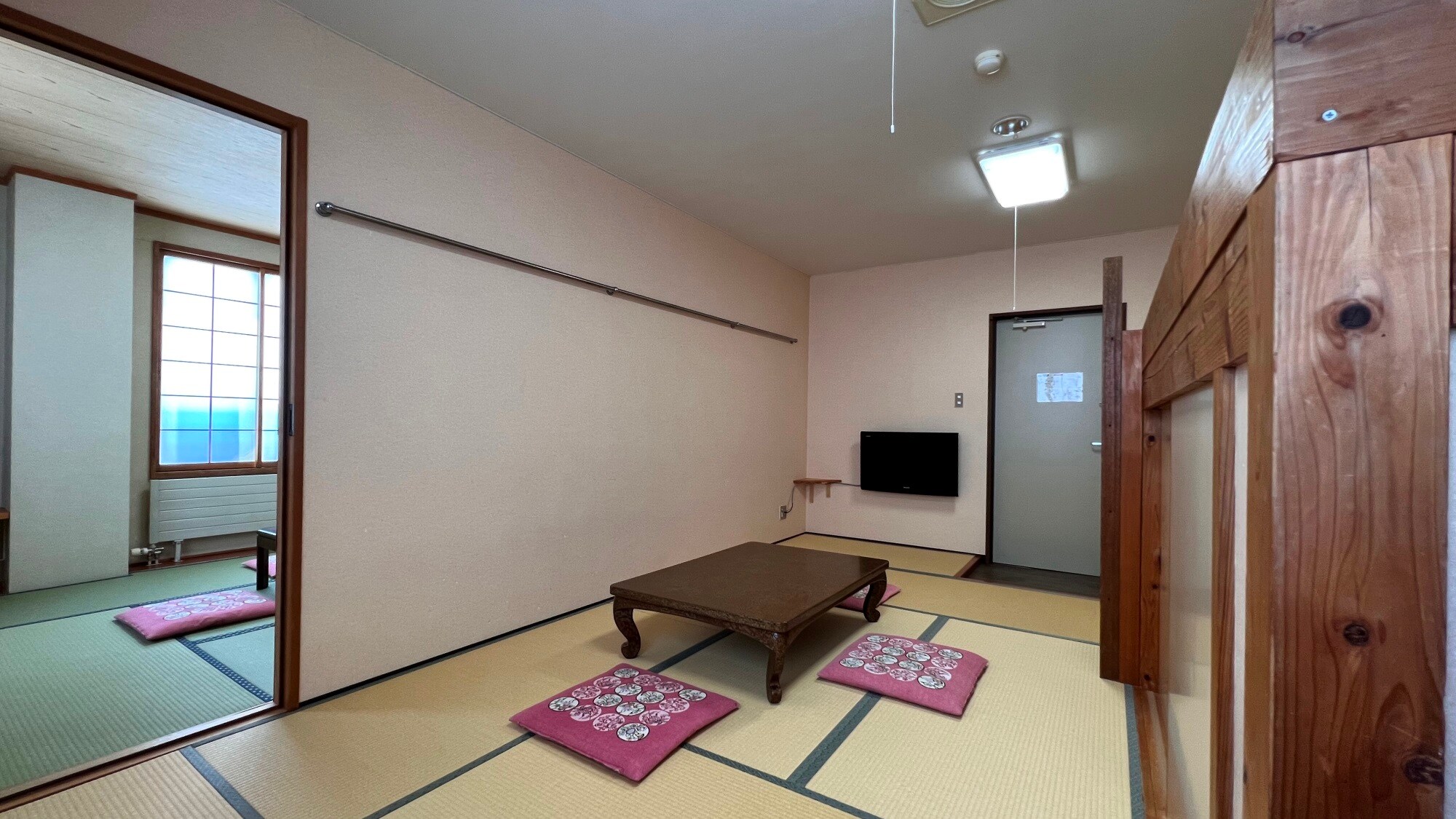 Connecting room (7.5 tatami mats + 10 tatami mats)