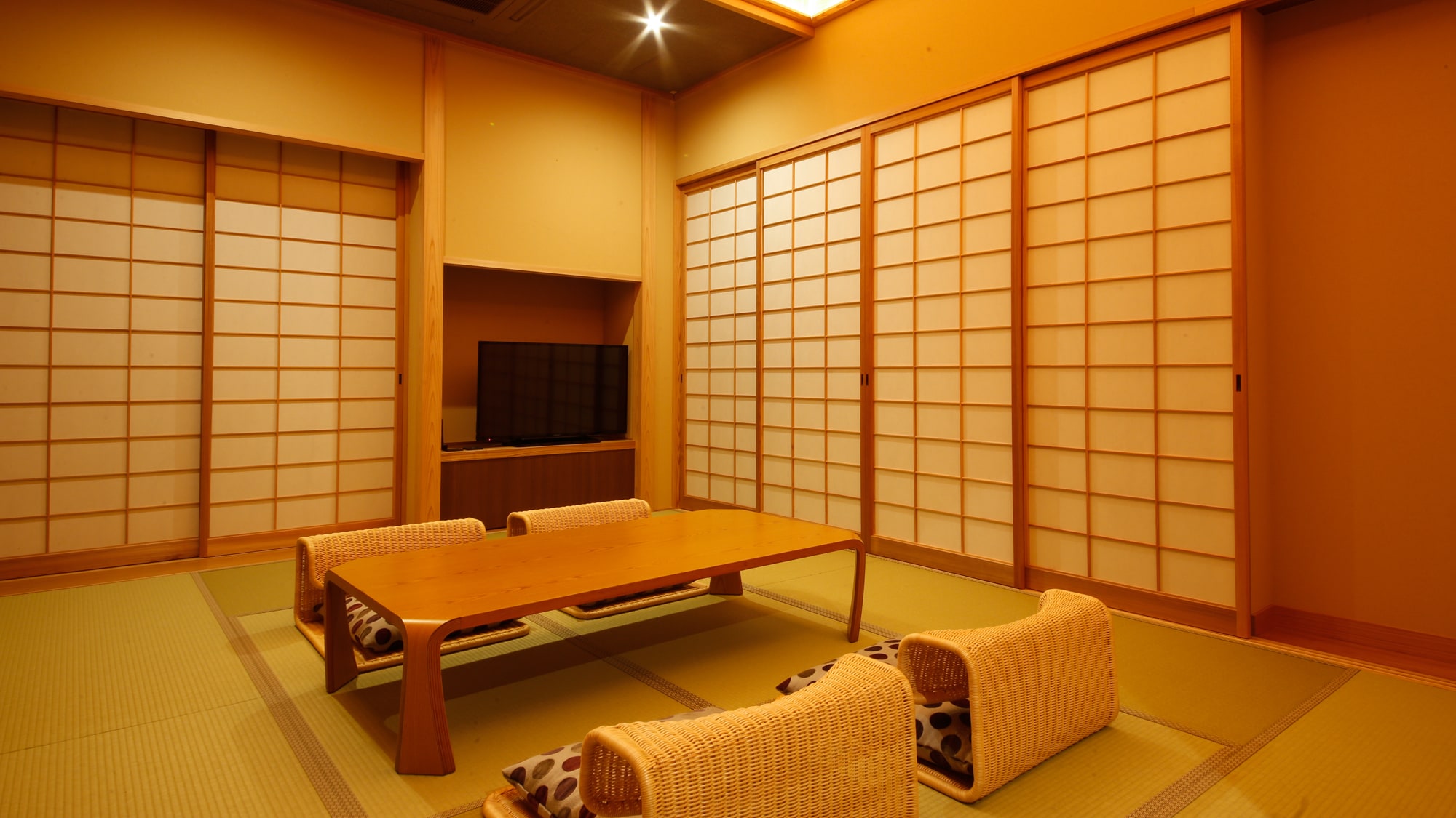 Moderate Japanese-style room (example)