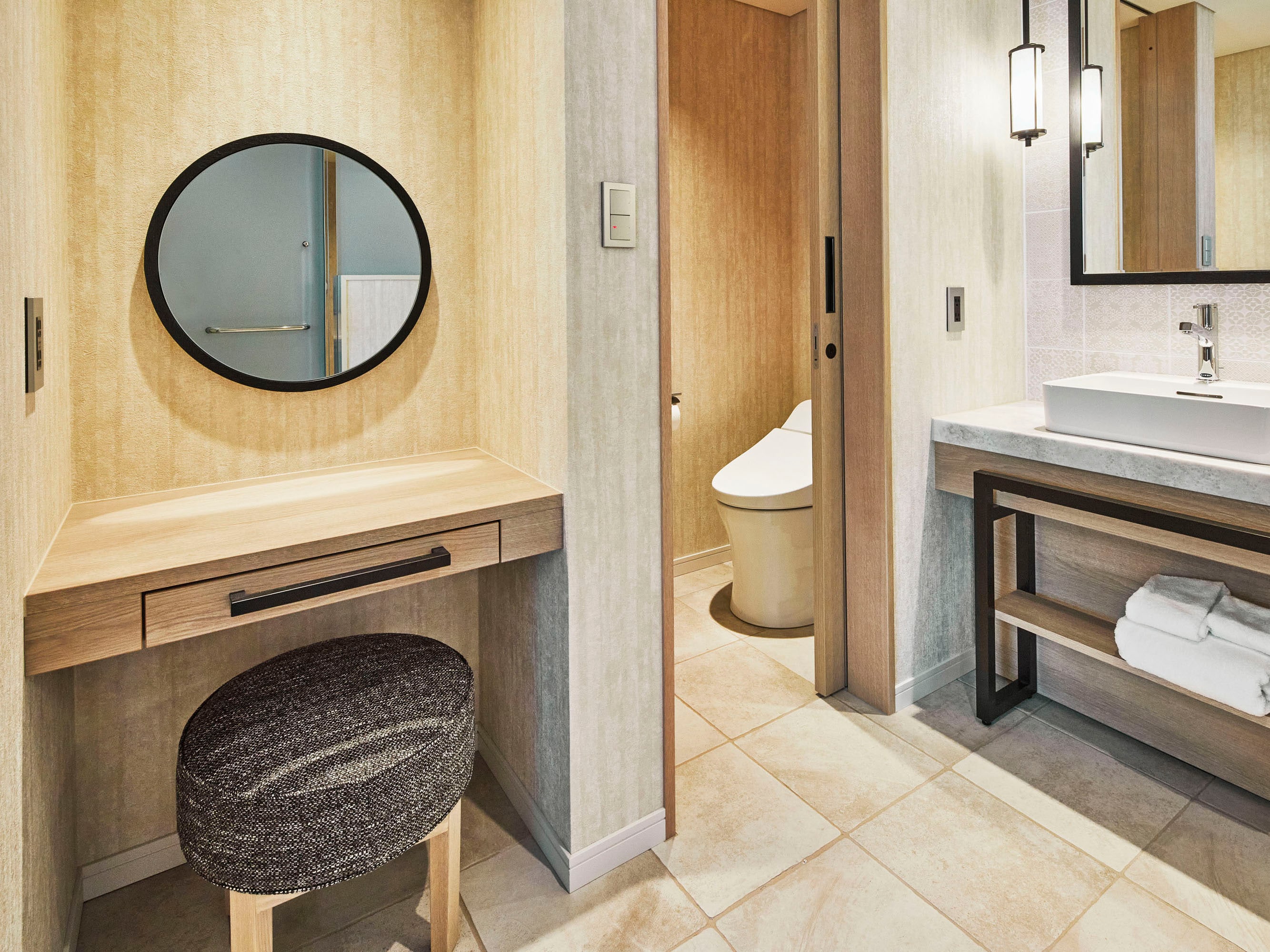 Deluxe Twin/Bathroom (example)