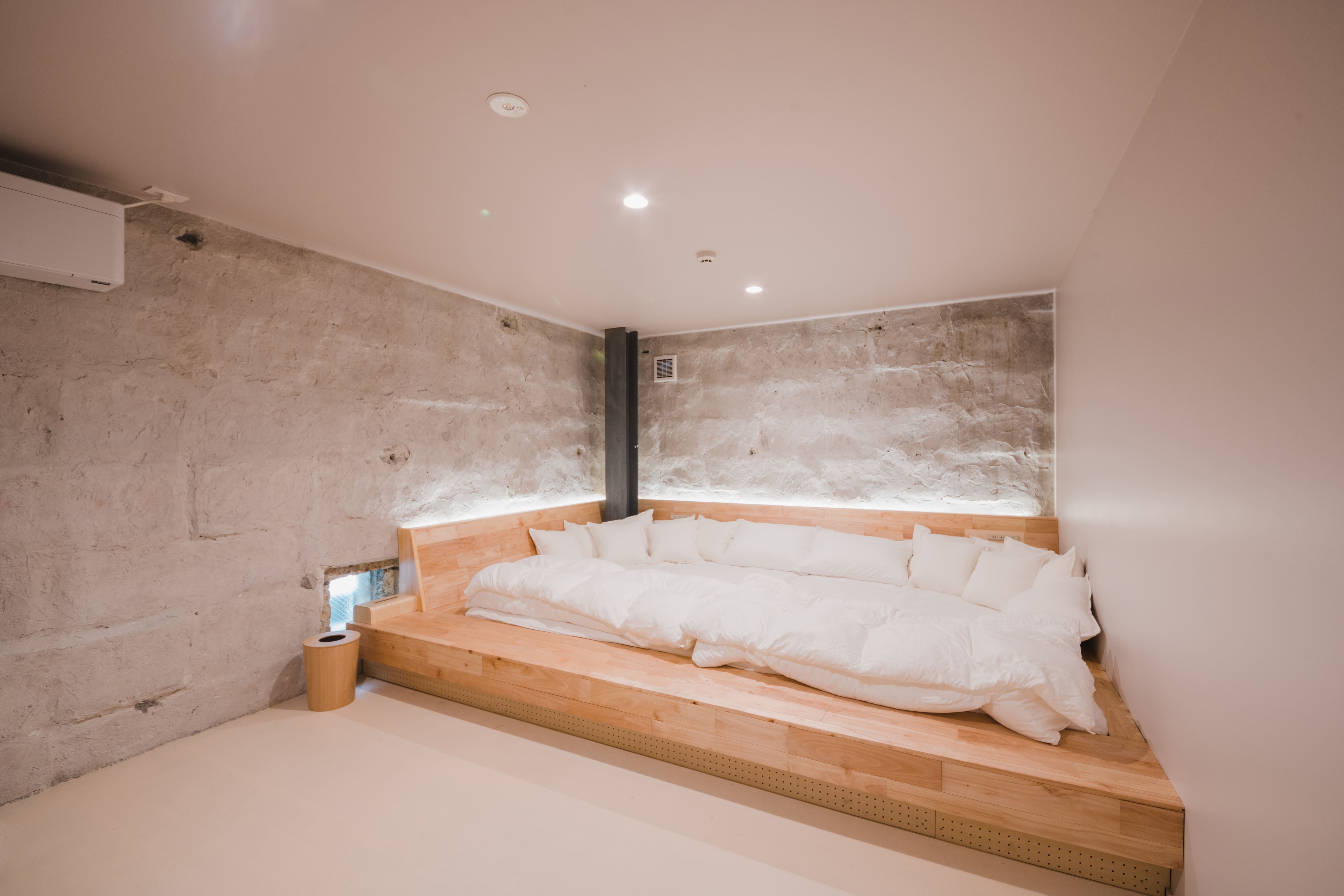 [ROOM1_1st floor] Western-style room 24.05 square meters ■ Maximum capacity 4 people