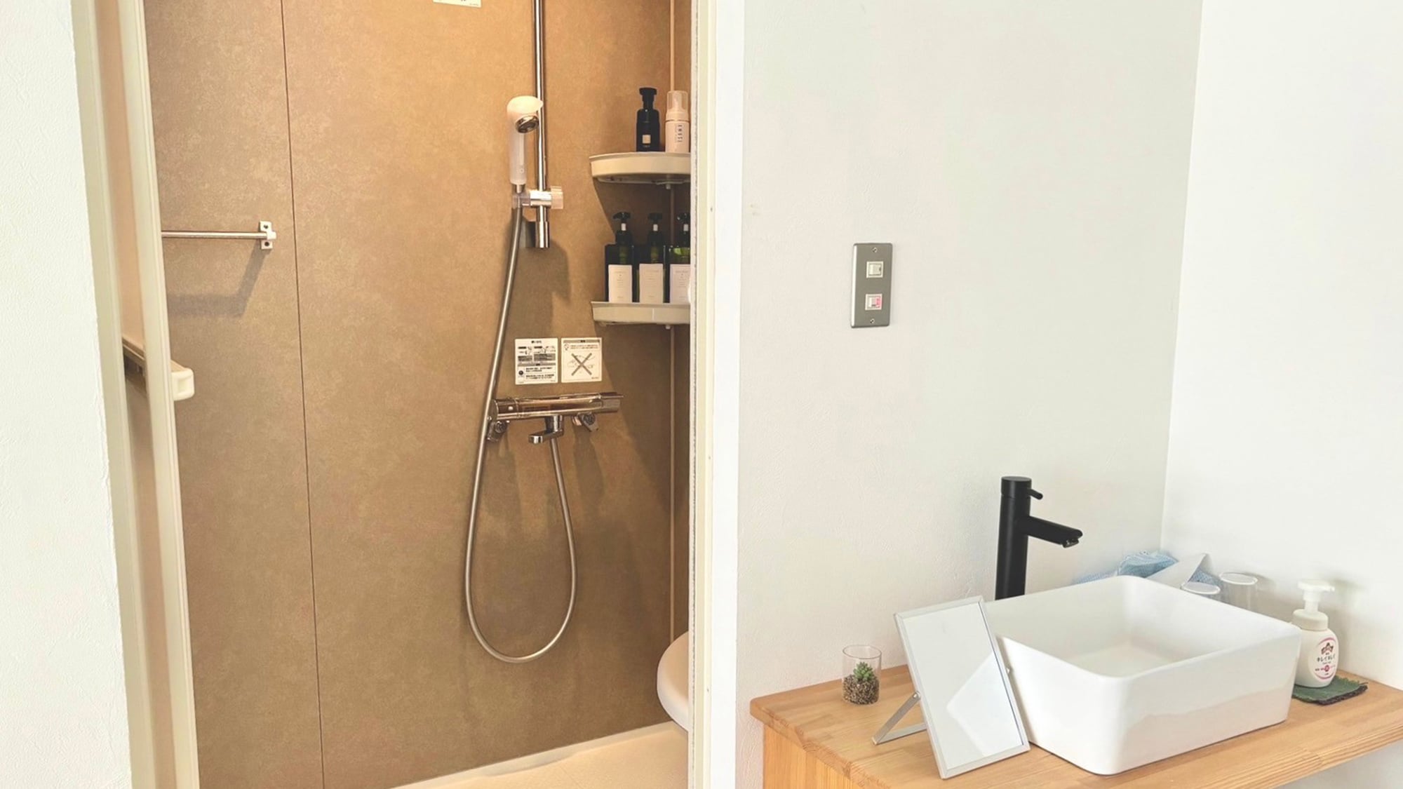 ・[Shower room] Shampoo, conditioner, and body soap provided