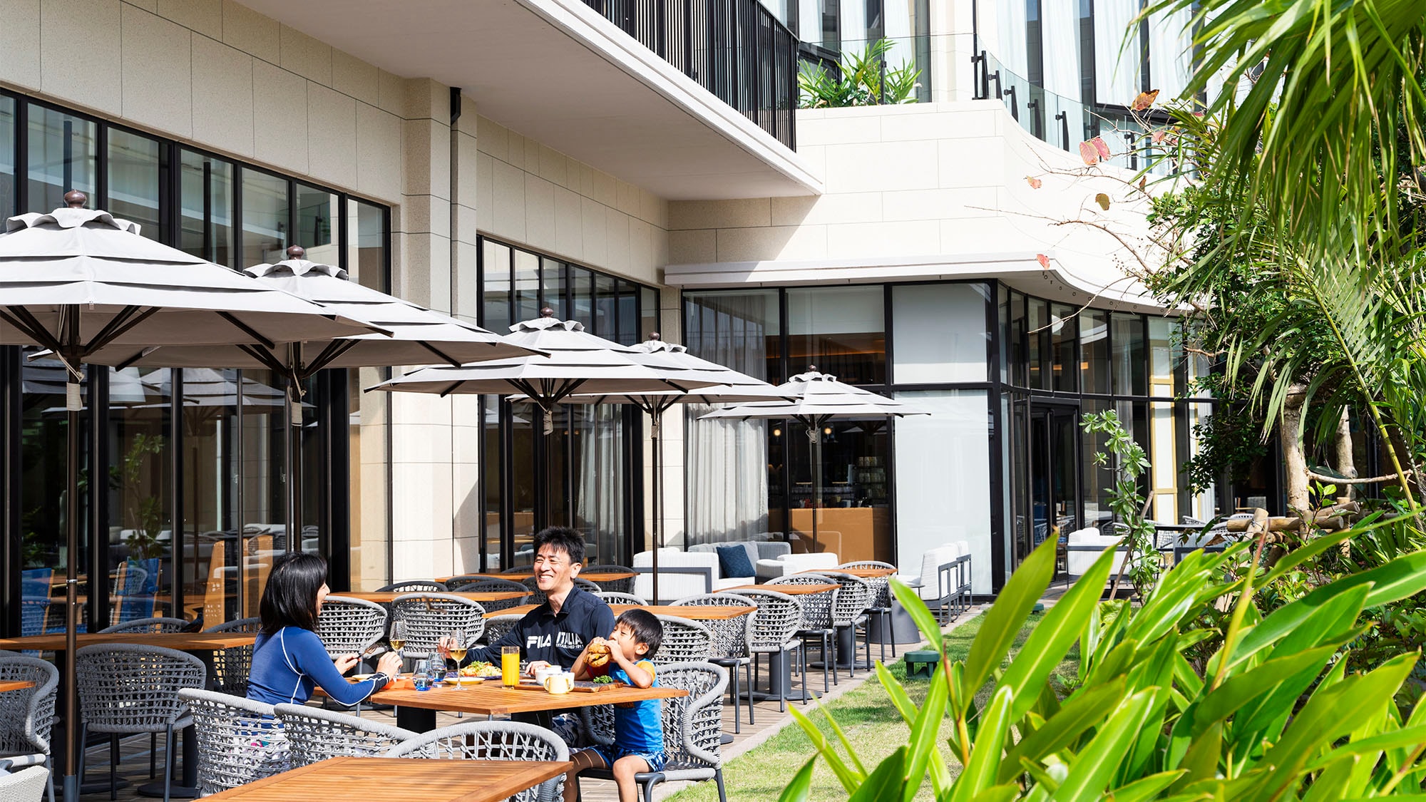 [รับประทานอาหารตลอดทั้งวัน Azur] รับประทานอาหารตลอดทั้งวันด้วยวัตถุดิบของมิยาโกจิมะและอาหารนานาชาติ