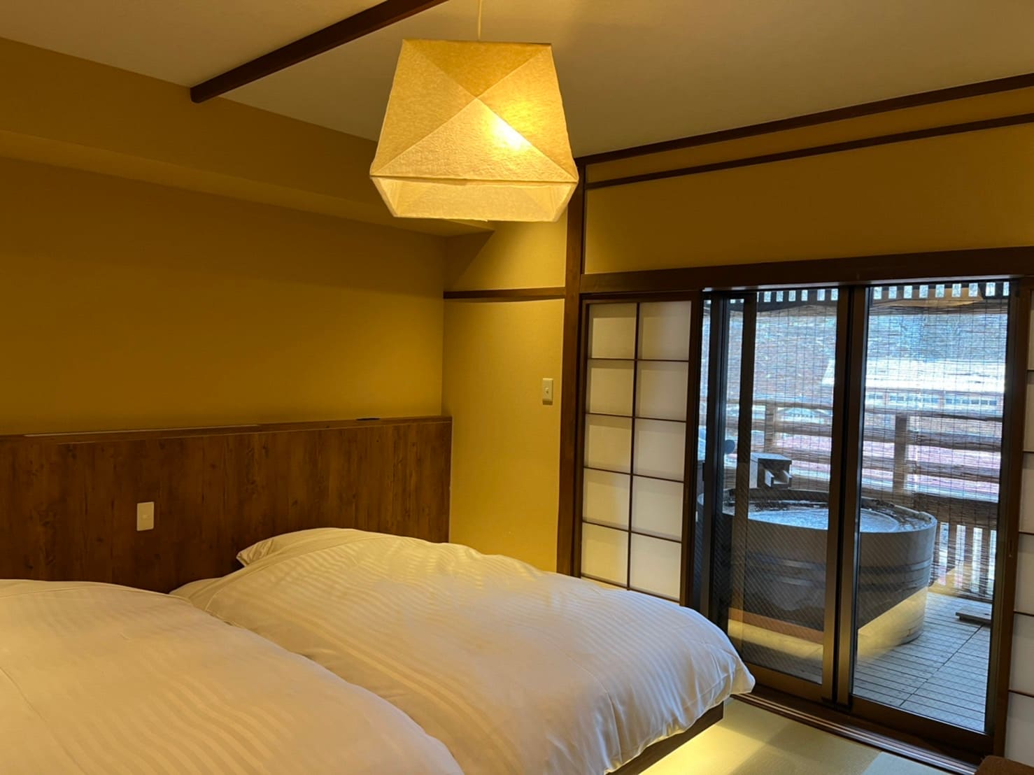Bed with open-air bath　Overall