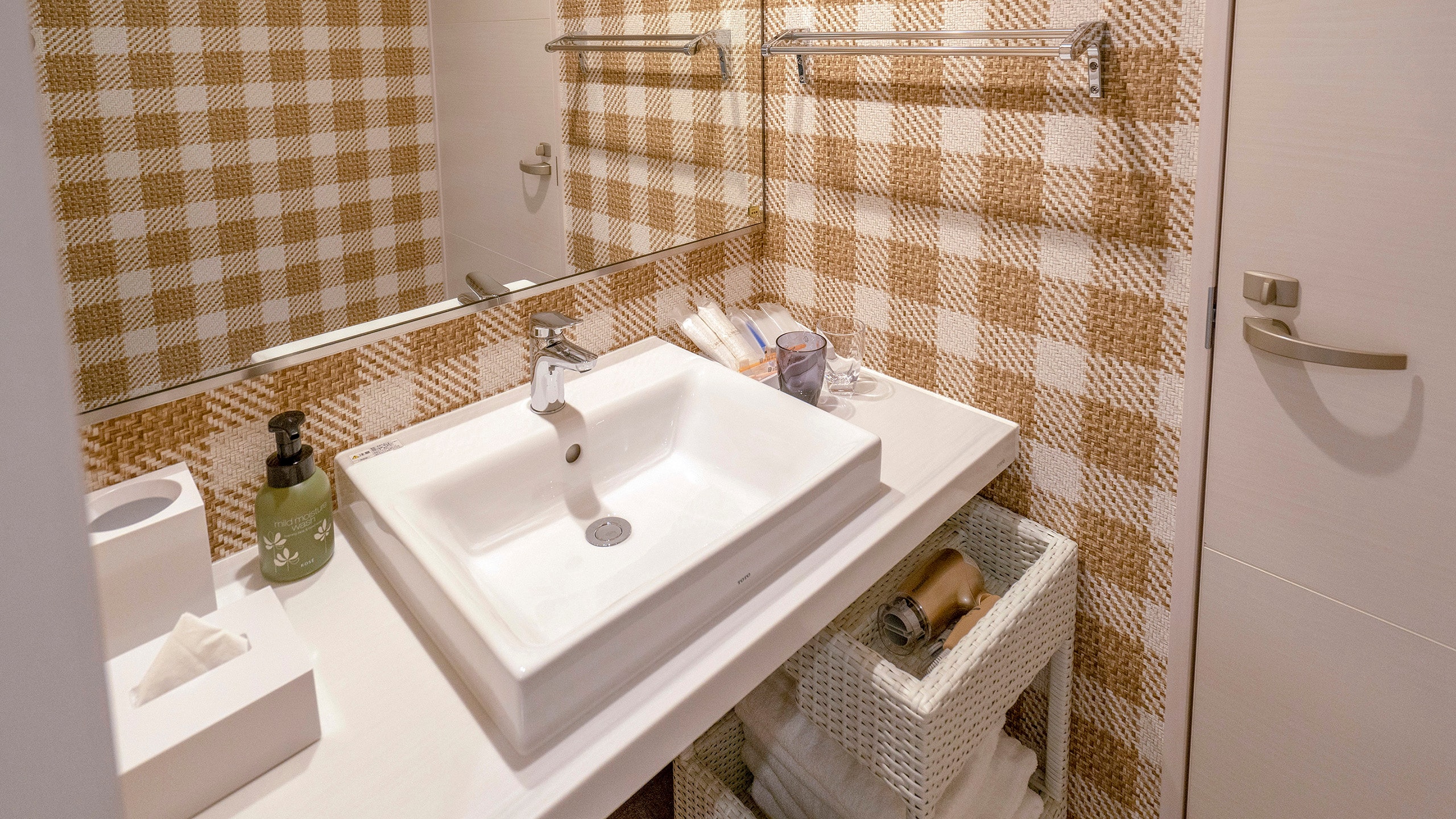 Family Queen Room Bathroom