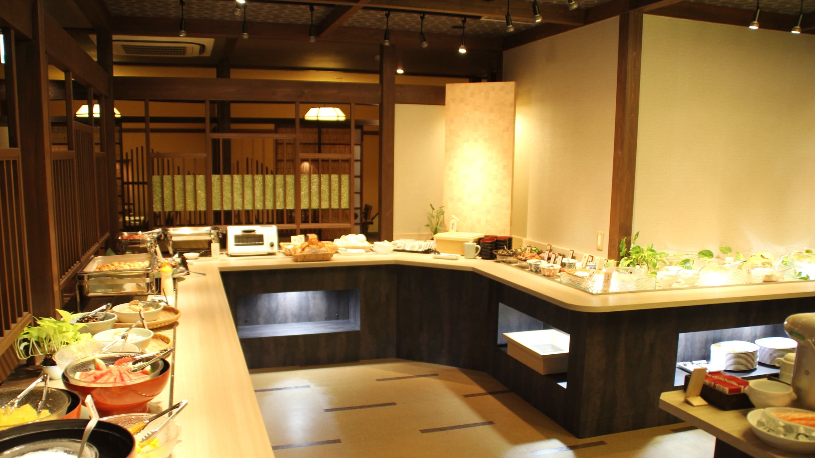  [早餐] 将在“Ayaitei”餐厅享用自助餐。